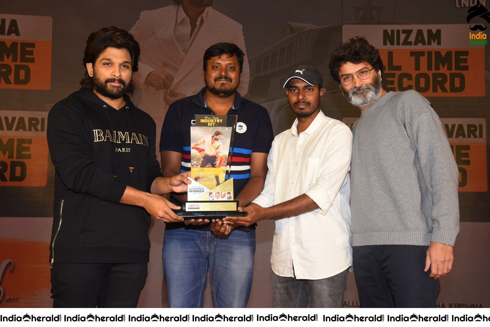 Ala Vailkunthapurramuloo Movie Thanks Meet Set 10