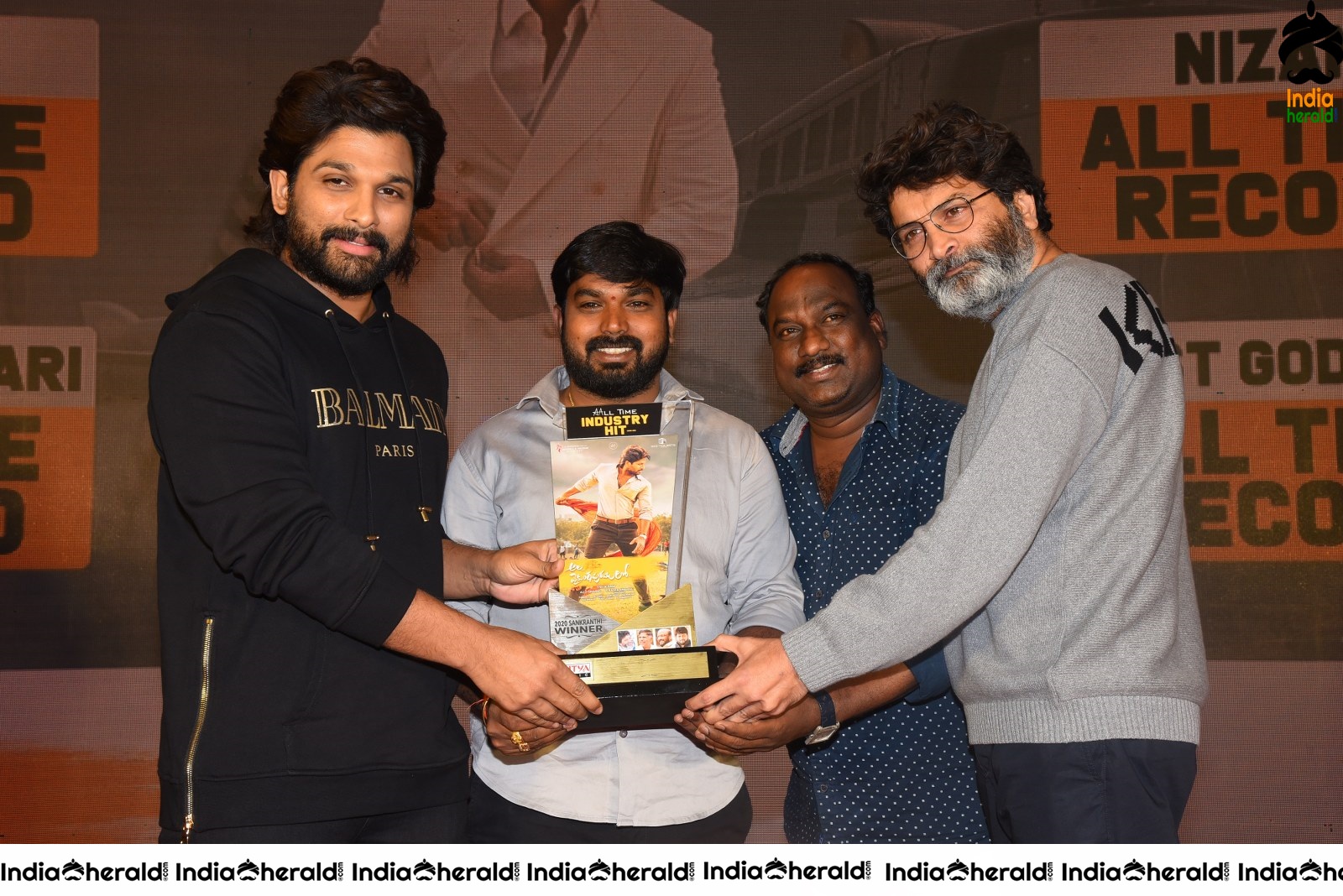 Ala Vailkunthapurramuloo Movie Thanks Meet Set 10