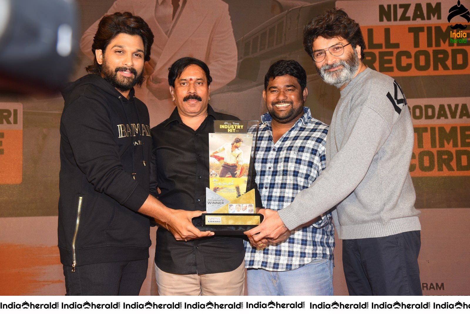 Ala Vailkunthapurramuloo Movie Thanks Meet Set 10