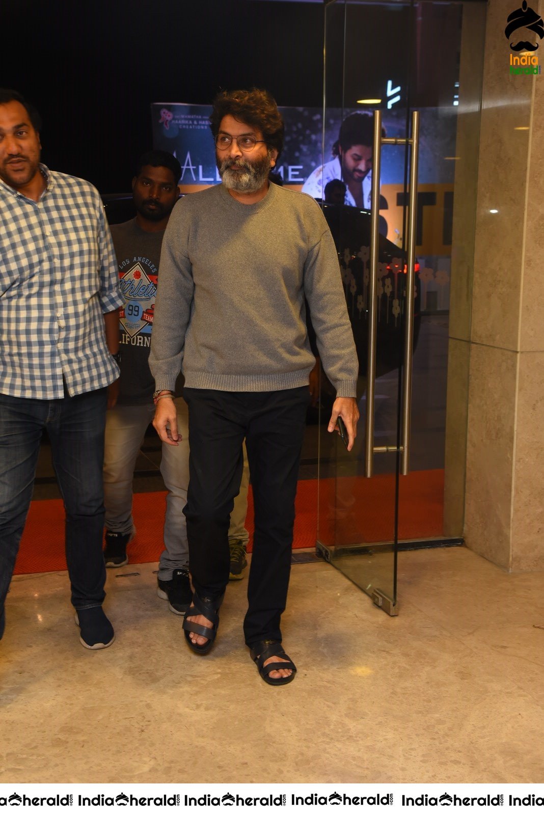 Ala Vailkunthapurramuloo Movie Thanks Meet Set 1