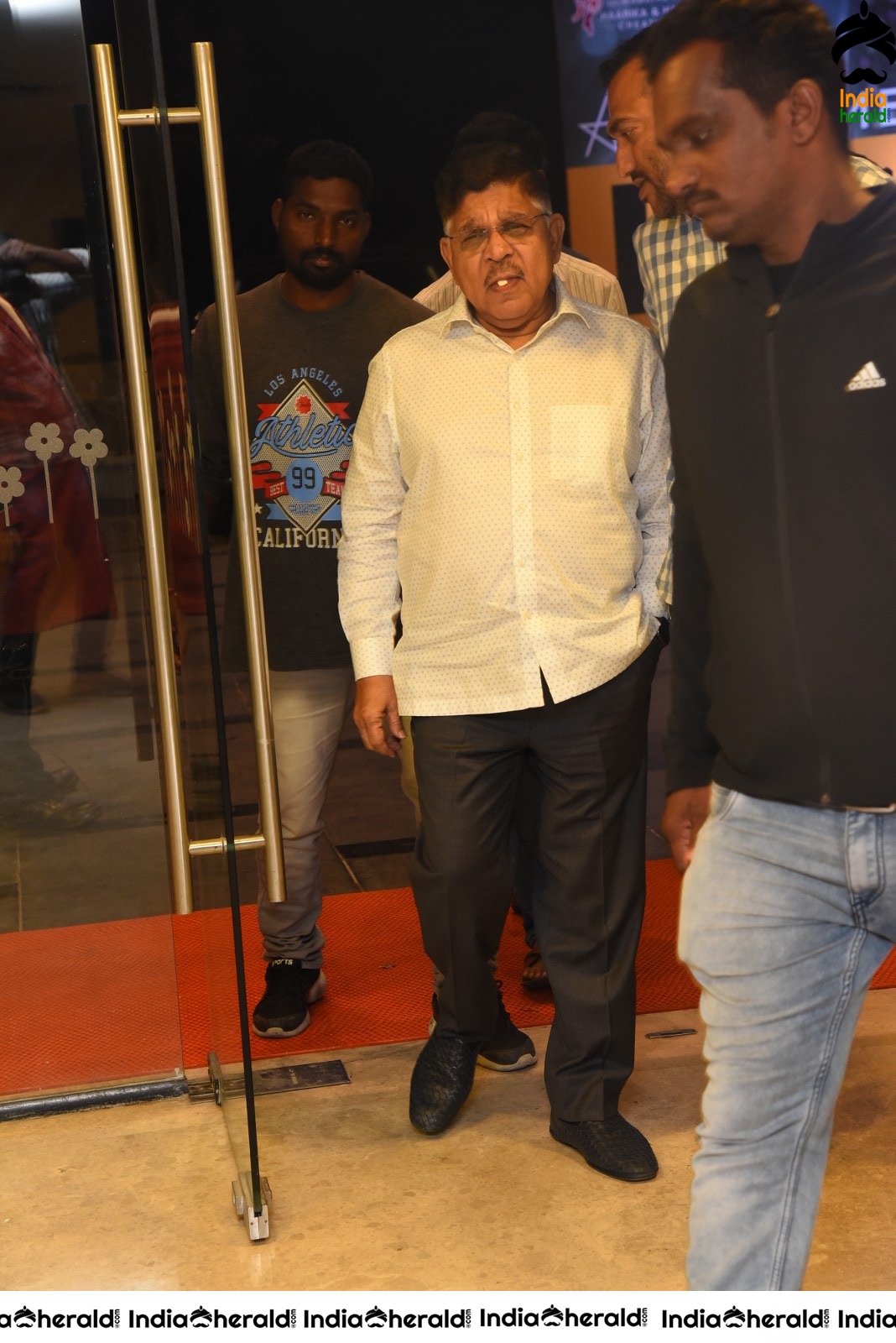 Ala Vailkunthapurramuloo Movie Thanks Meet Set 1