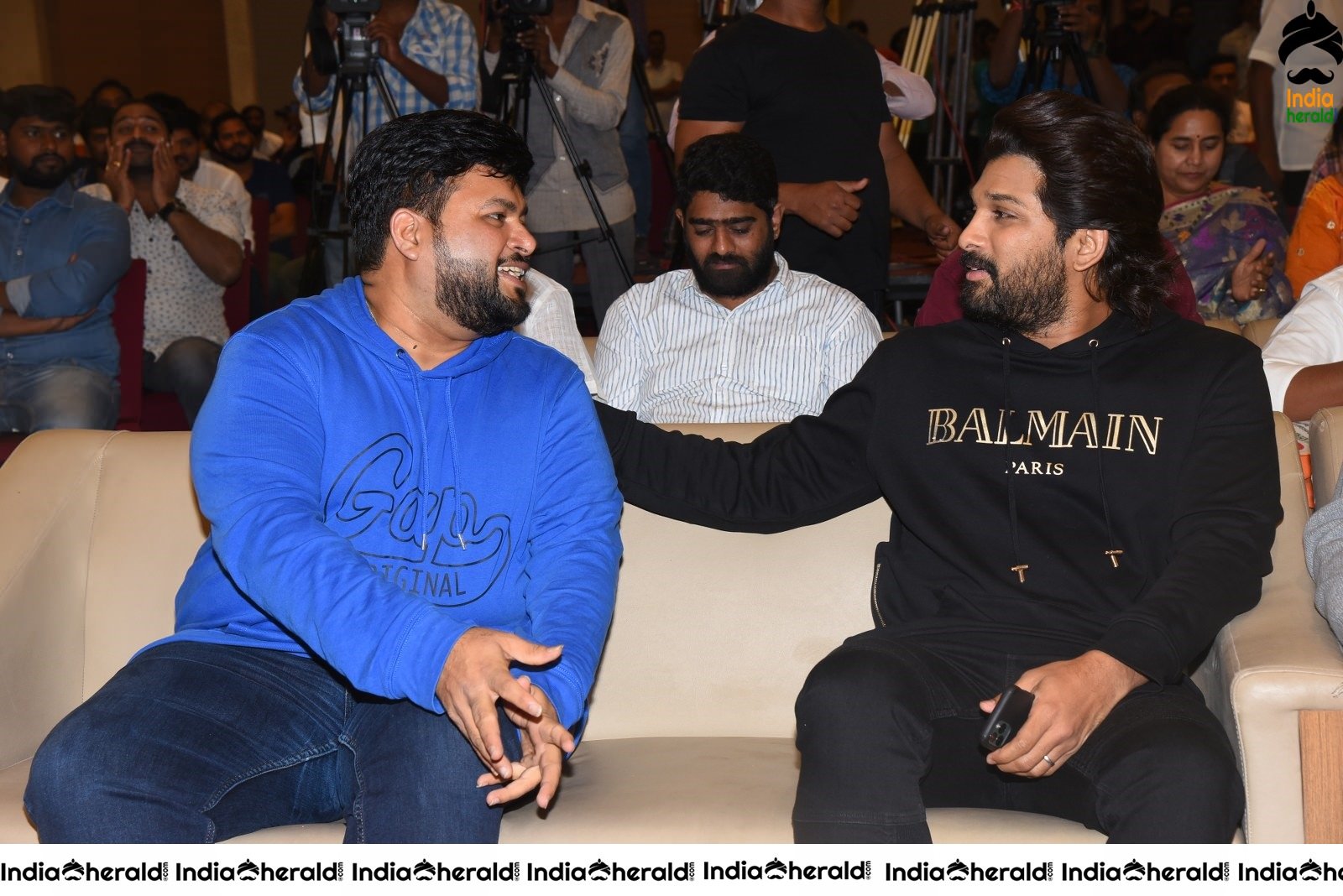 Ala Vailkunthapurramuloo Movie Thanks Meet Set 1