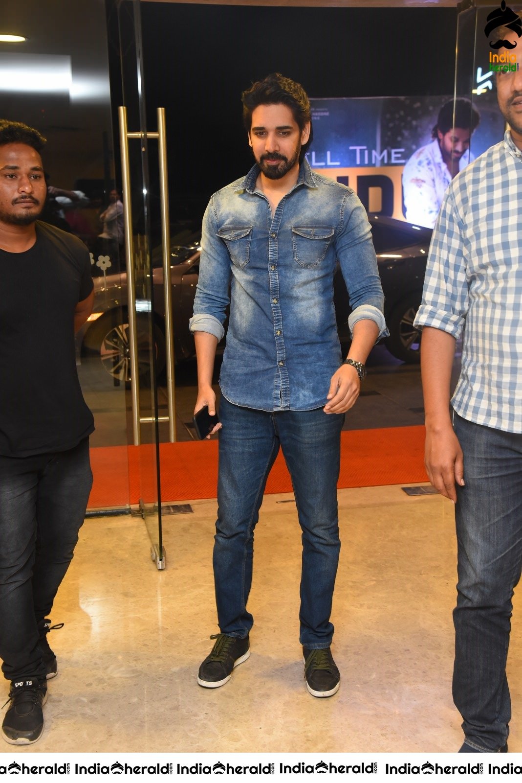 Ala Vailkunthapurramuloo Movie Thanks Meet Set 1