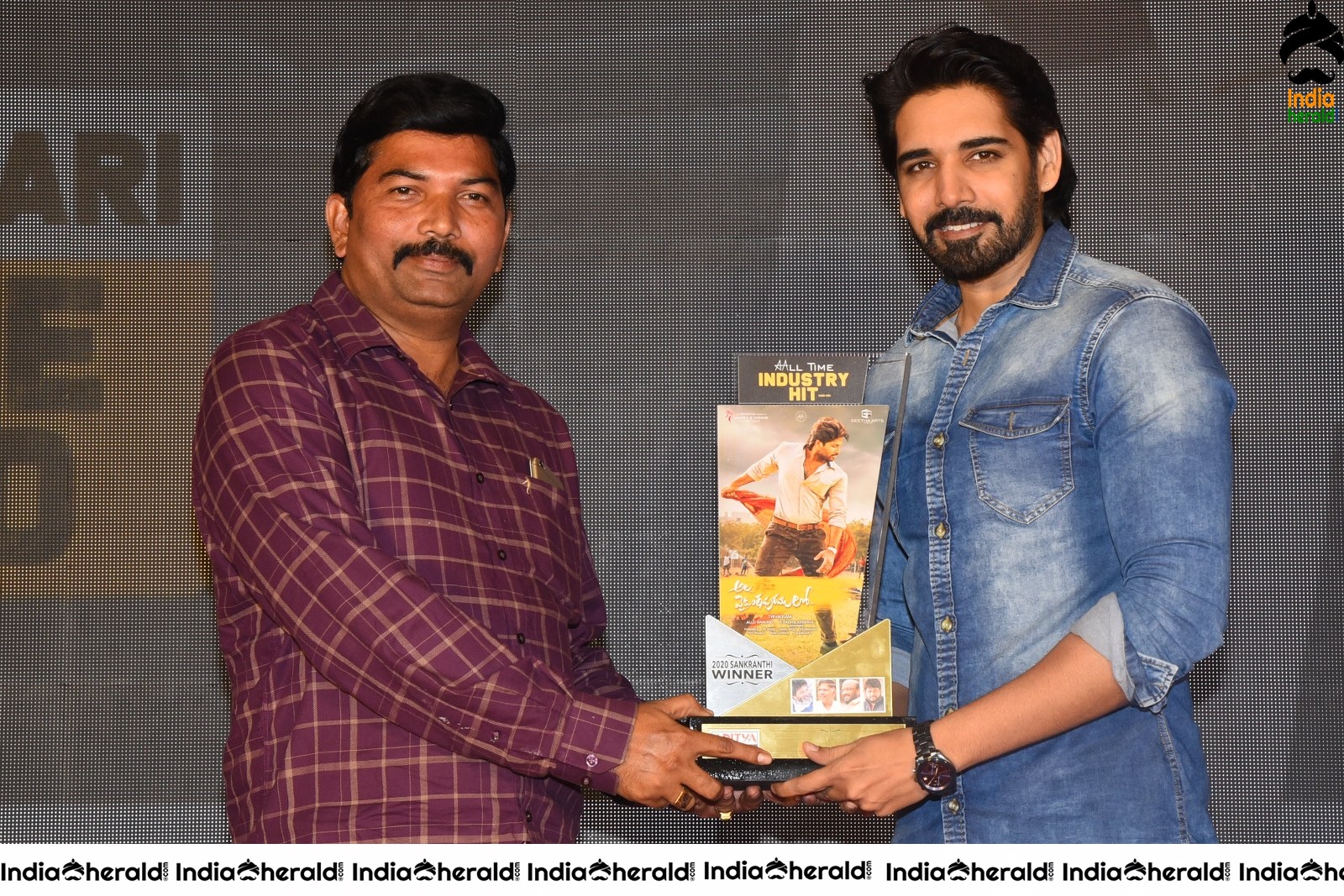 Ala Vailkunthapurramuloo Movie Thanks Meet Set 2