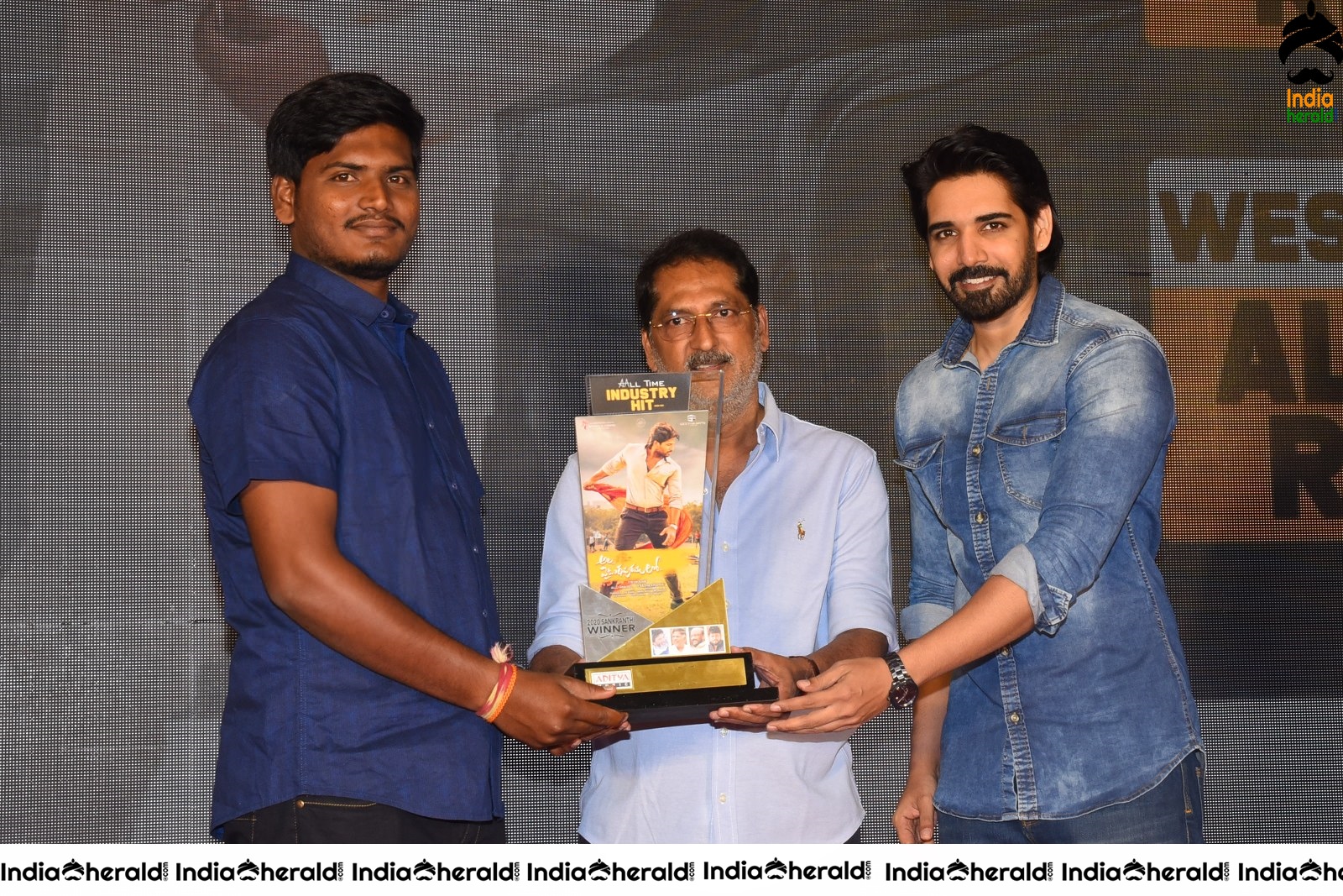 Ala Vailkunthapurramuloo Movie Thanks Meet Set 3