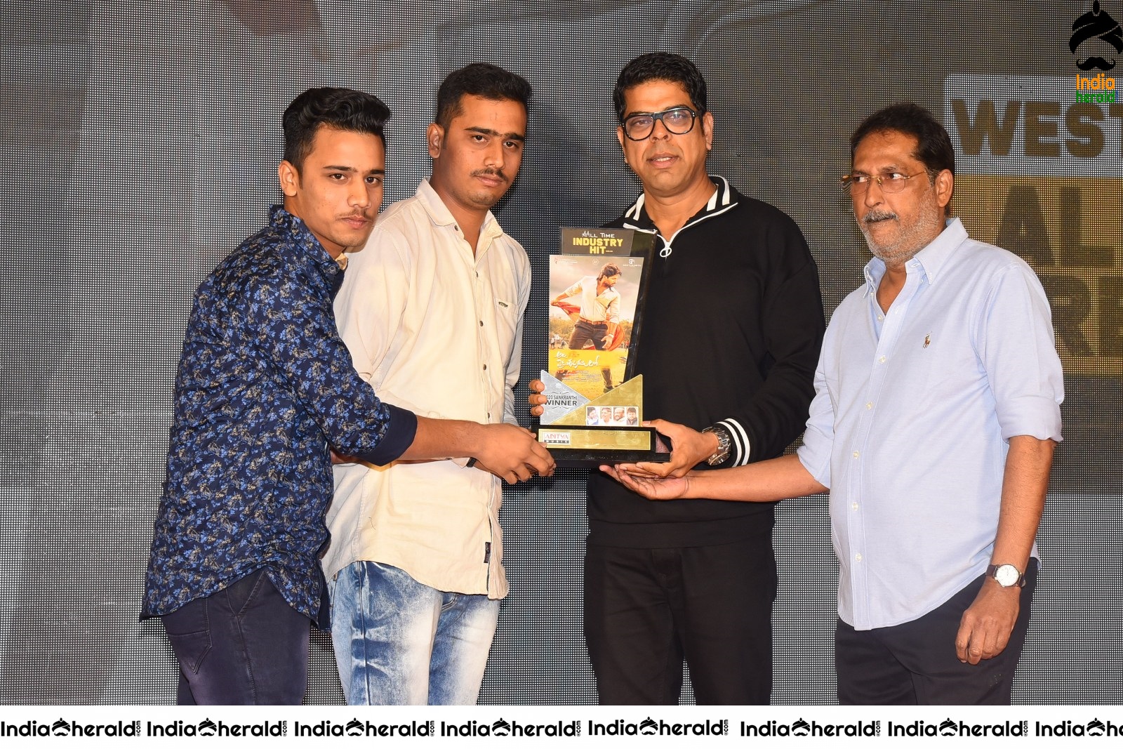 Ala Vailkunthapurramuloo Movie Thanks Meet Set 4