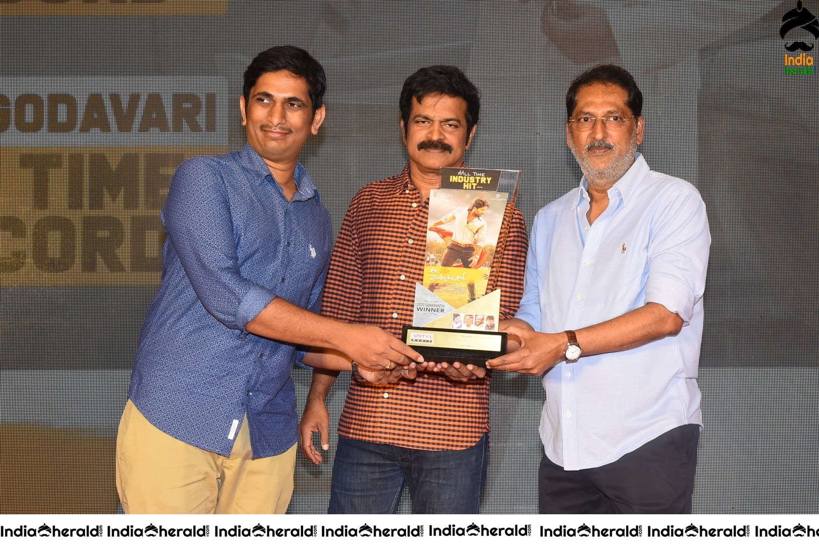 Ala Vailkunthapurramuloo Movie Thanks Meet Set 4