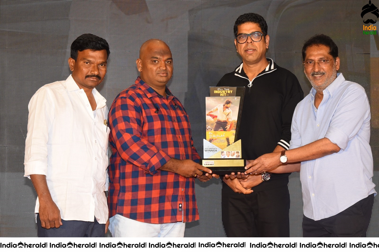 Ala Vailkunthapurramuloo Movie Thanks Meet Set 4