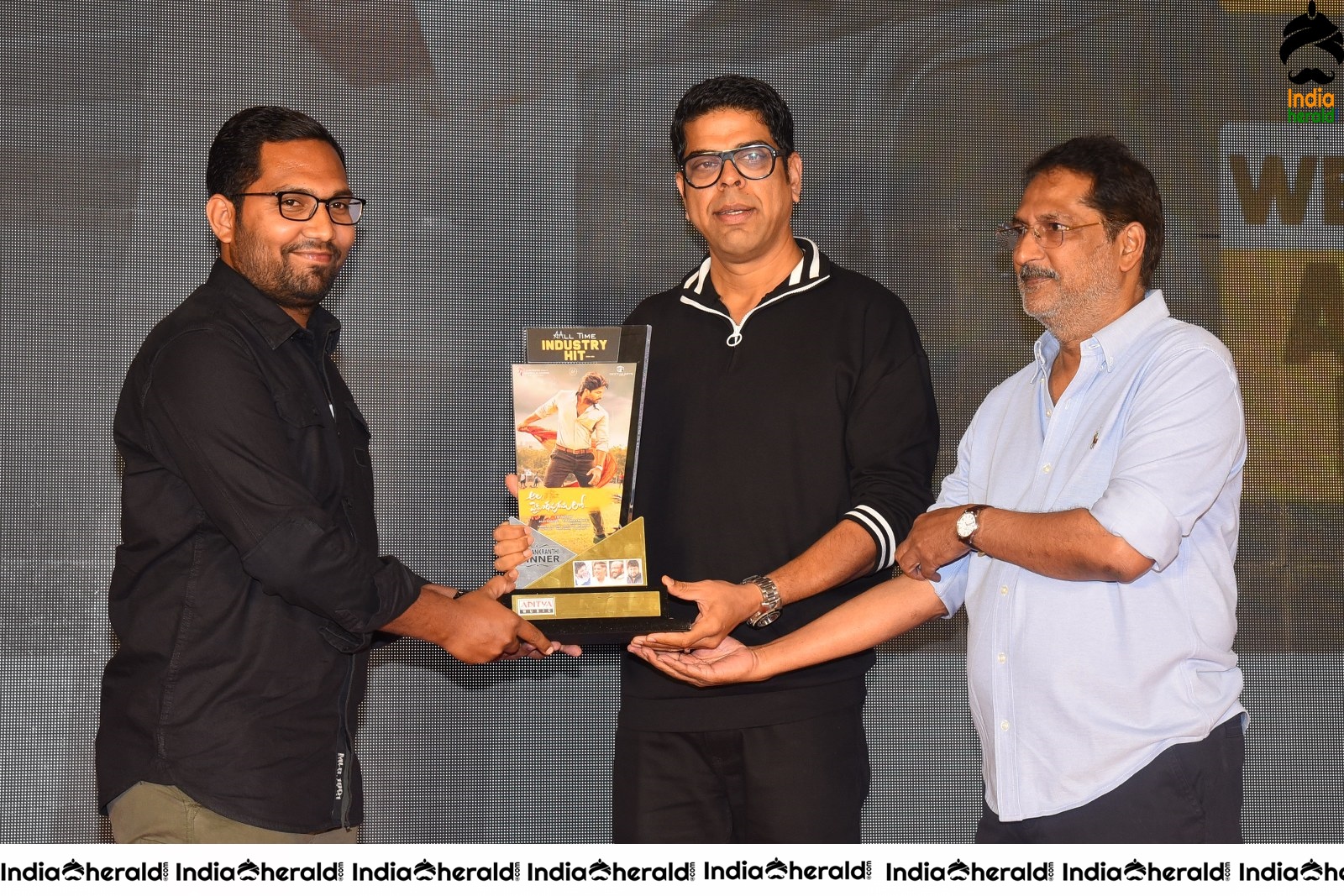 Ala Vailkunthapurramuloo Movie Thanks Meet Set 4