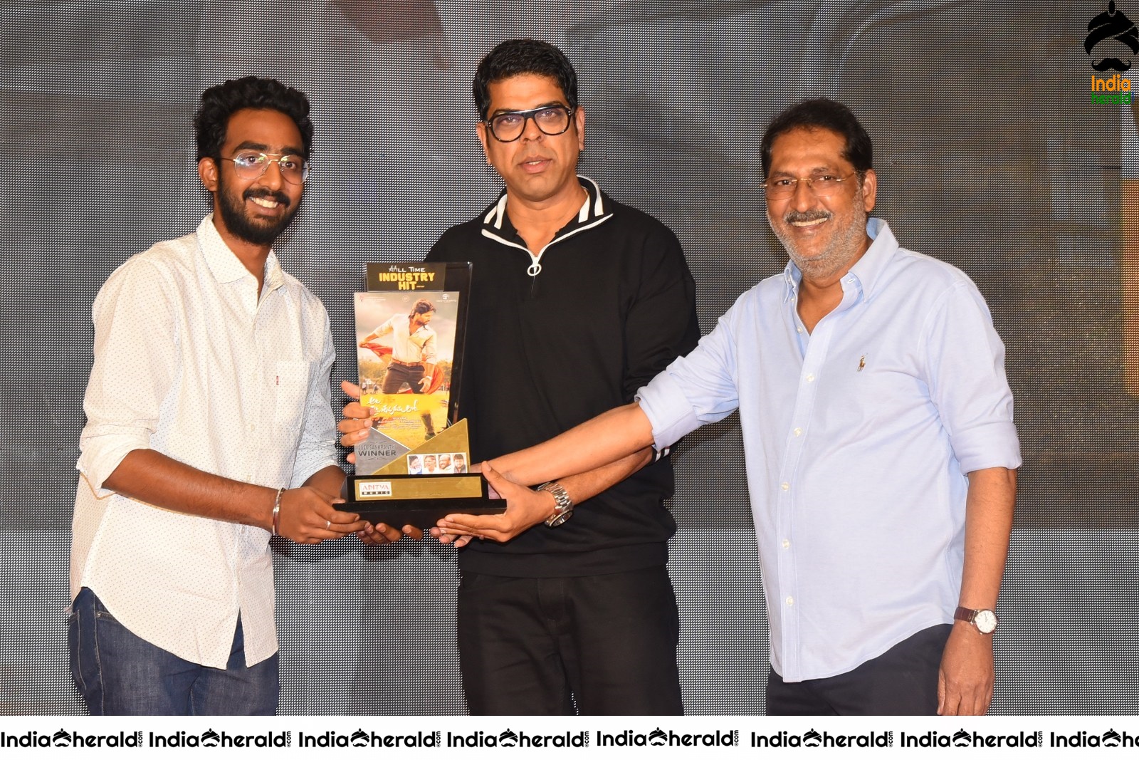 Ala Vailkunthapurramuloo Movie Thanks Meet Set 4