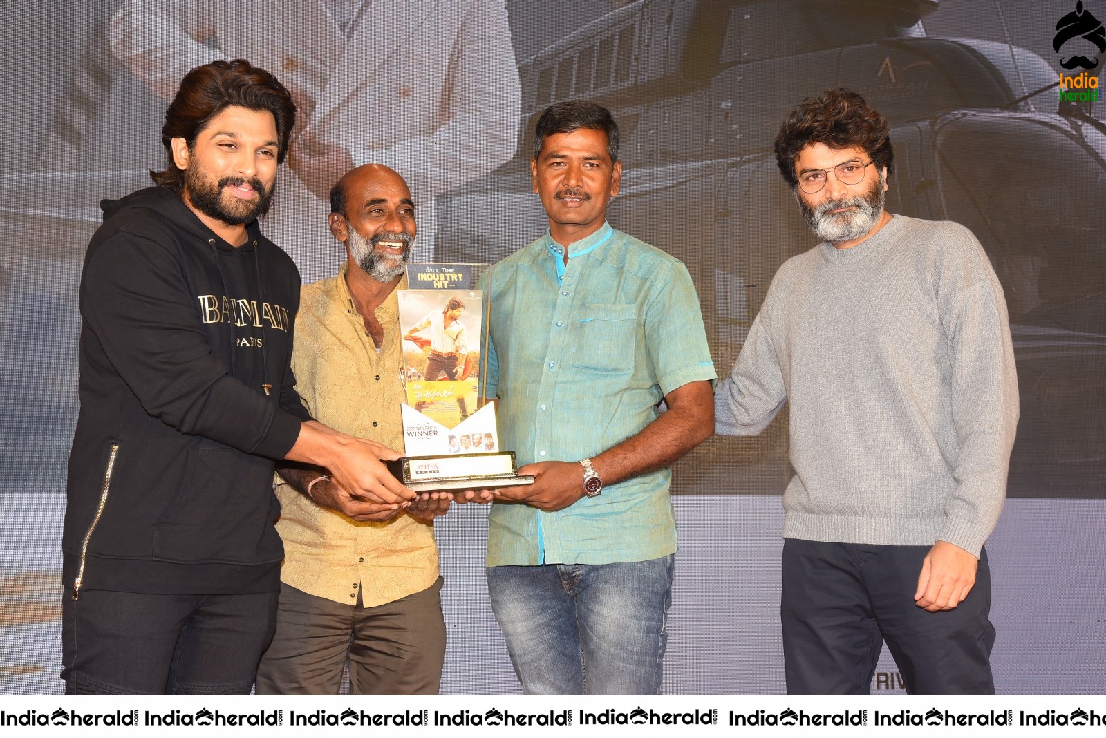 Ala Vailkunthapurramuloo Movie Thanks Meet Set 7