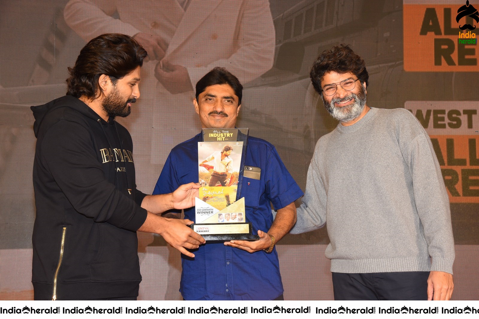 Ala Vailkunthapurramuloo Movie Thanks Meet Set 7