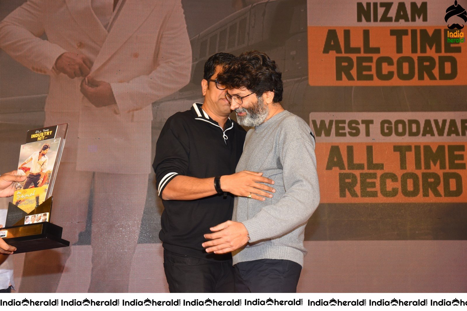 Ala Vailkunthapurramuloo Movie Thanks Meet Set 9