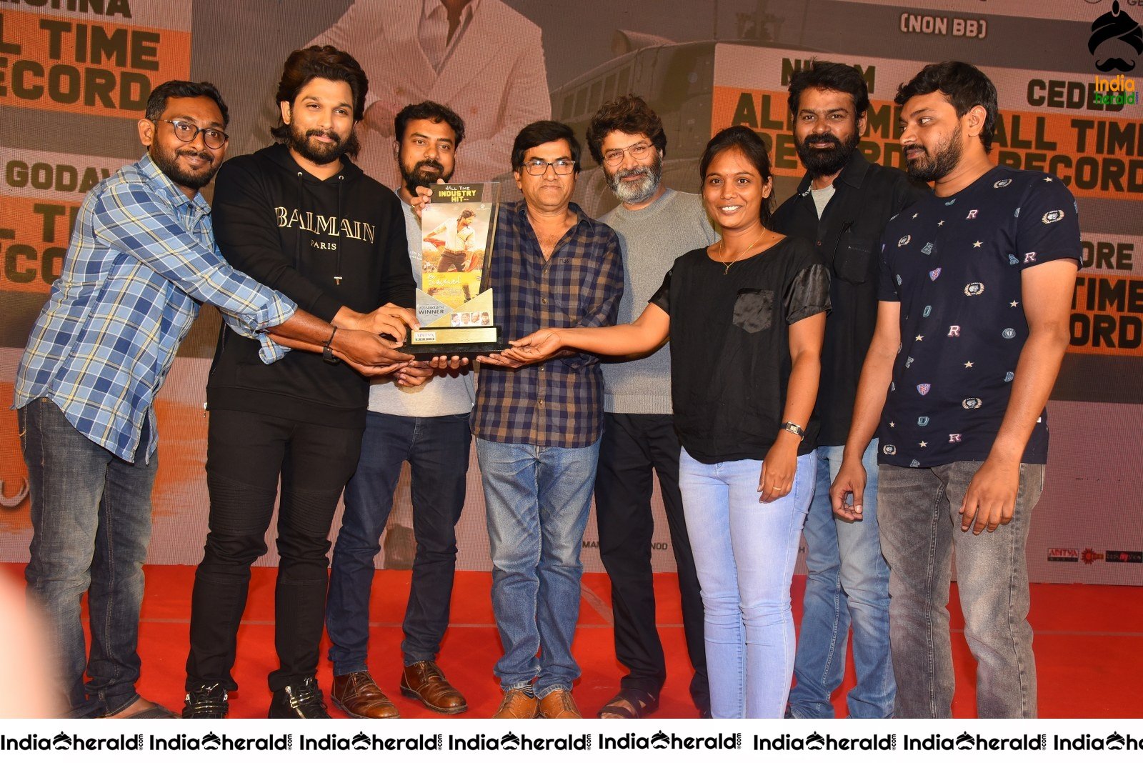 Ala Vailkunthapurramuloo Movie Thanks Meet Set 9