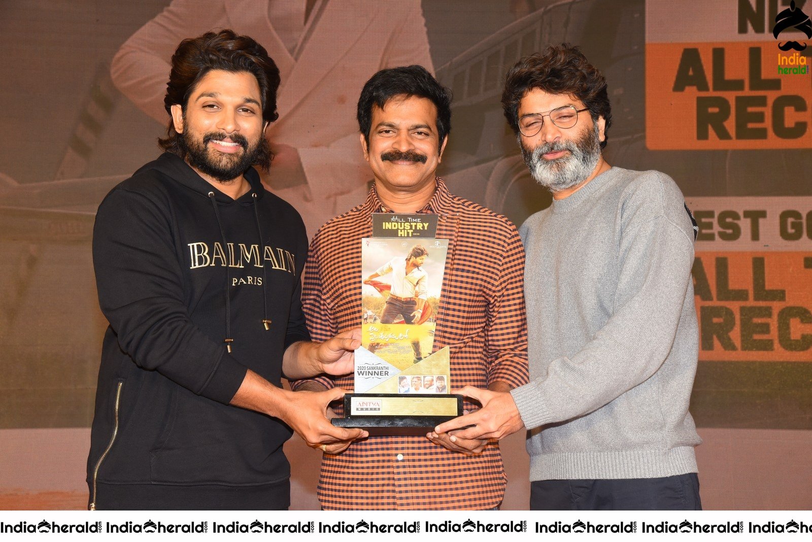 Ala Vailkunthapurramuloo Movie Thanks Meet Set 9