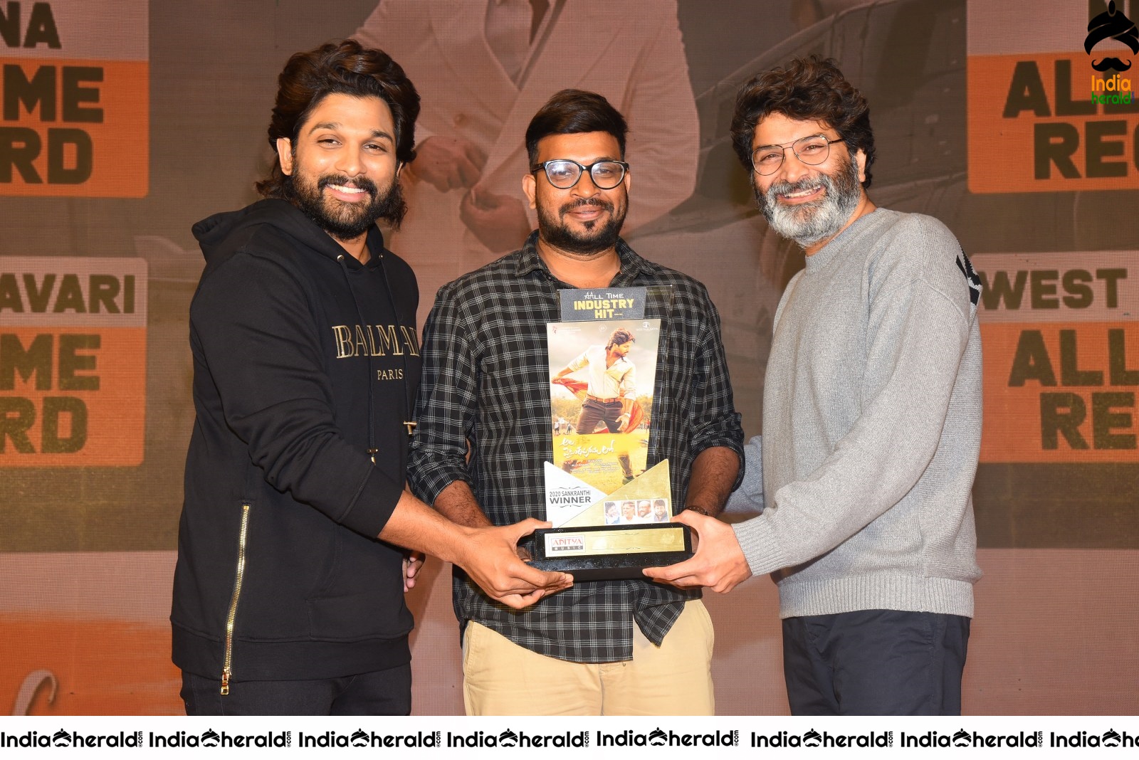 Ala Vailkunthapurramuloo Movie Thanks Meet Set 9