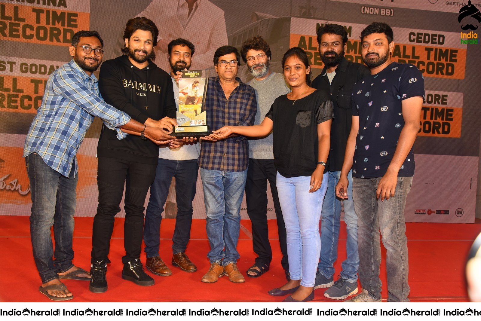 Ala Vailkunthapurramuloo Movie Thanks Meet Set 9