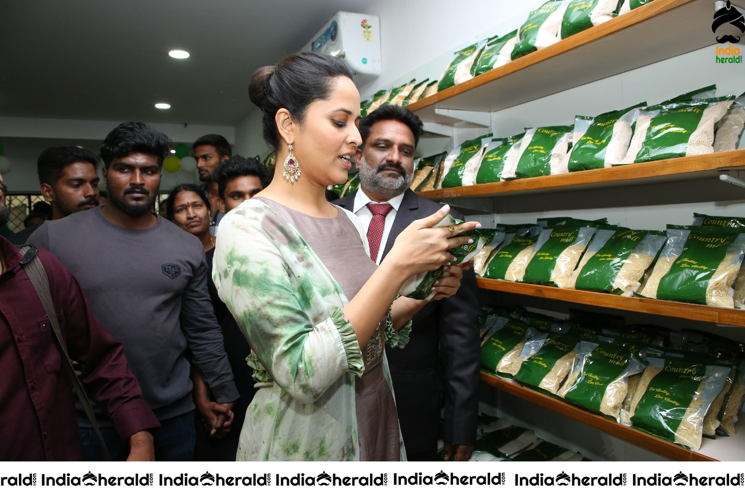 Anasuya launches Country Mall Retail store at Khairtabad Set 2