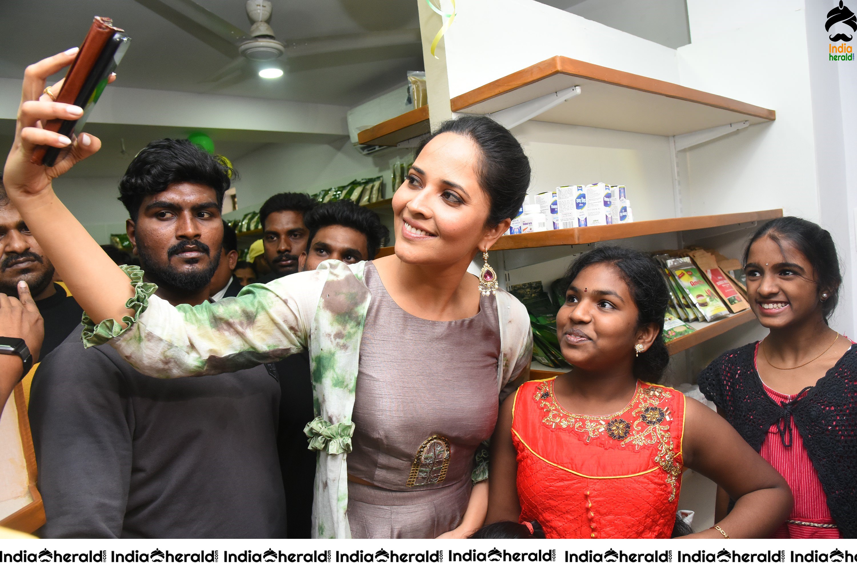 Anasuya launches Country Mall Retail store at Khairtabad Set 2