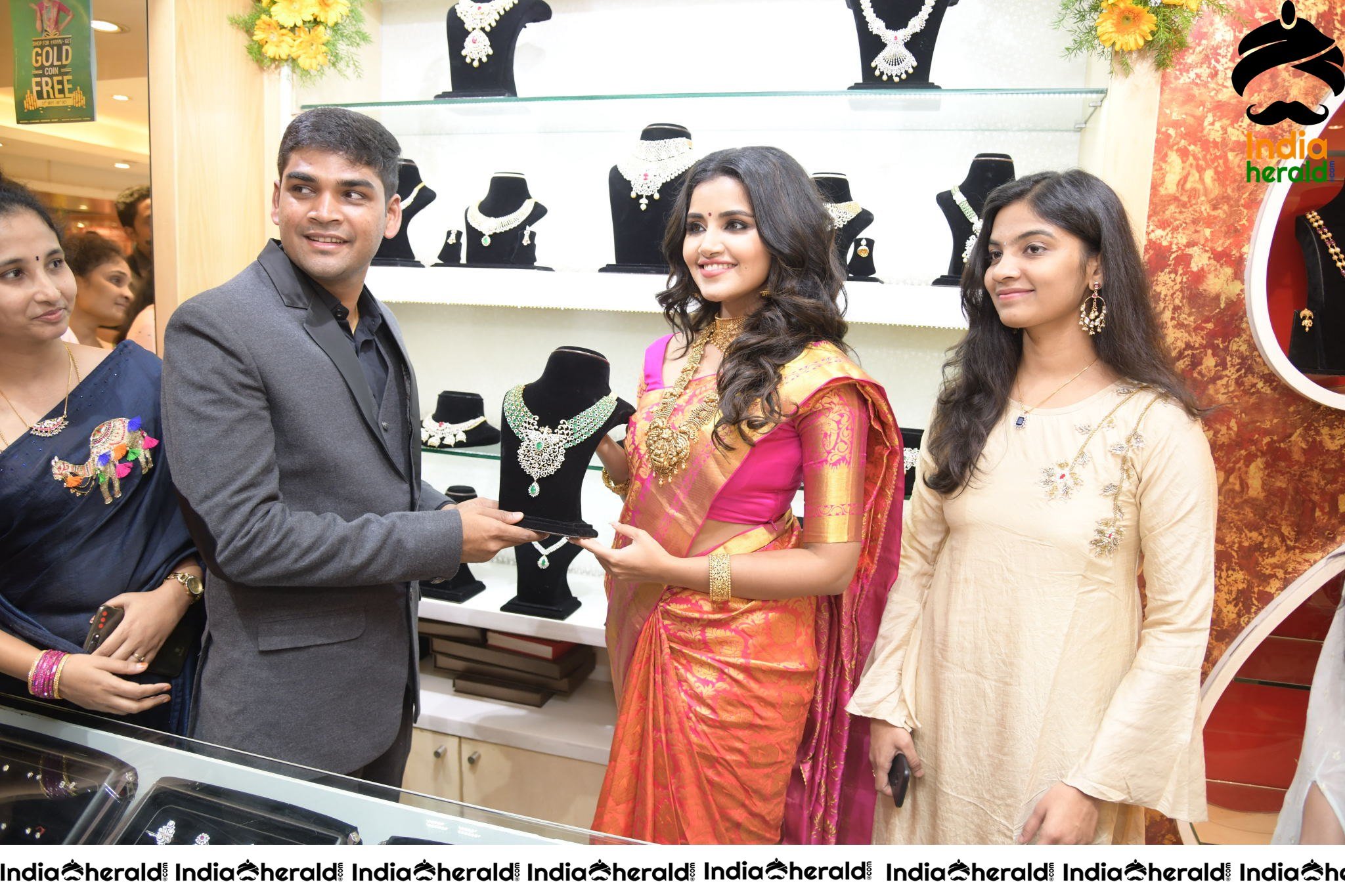 Anutex Shopping Mall Grand Festival Prizes And Collection Launched By Actress Anupama Parameswaran Set 1