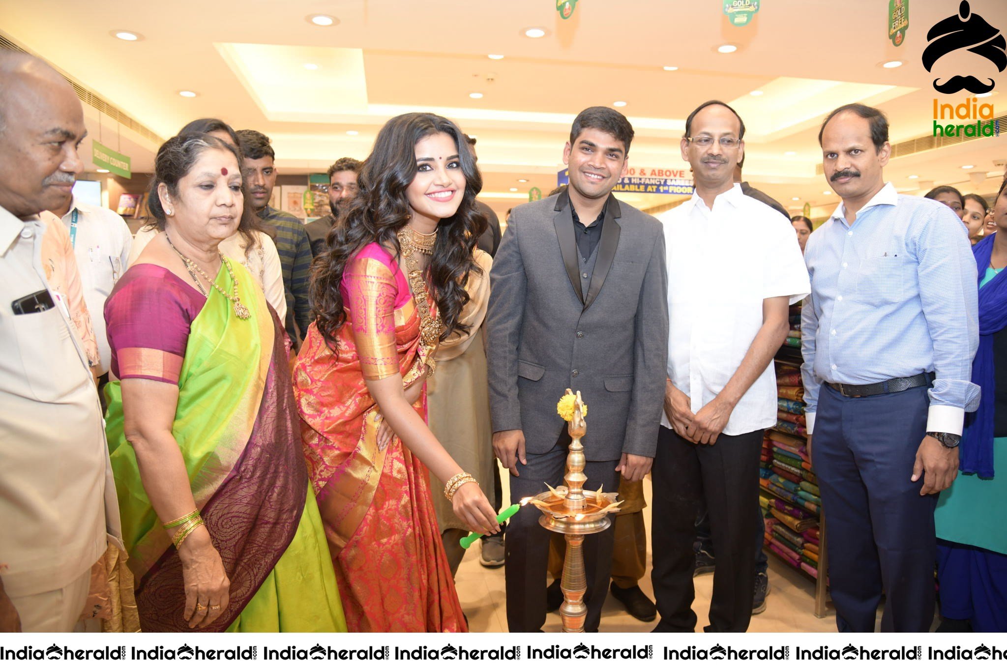 Anutex Shopping Mall Grand Festival Prizes And Collection Launched By Actress Anupama Parameswaran Set 1
