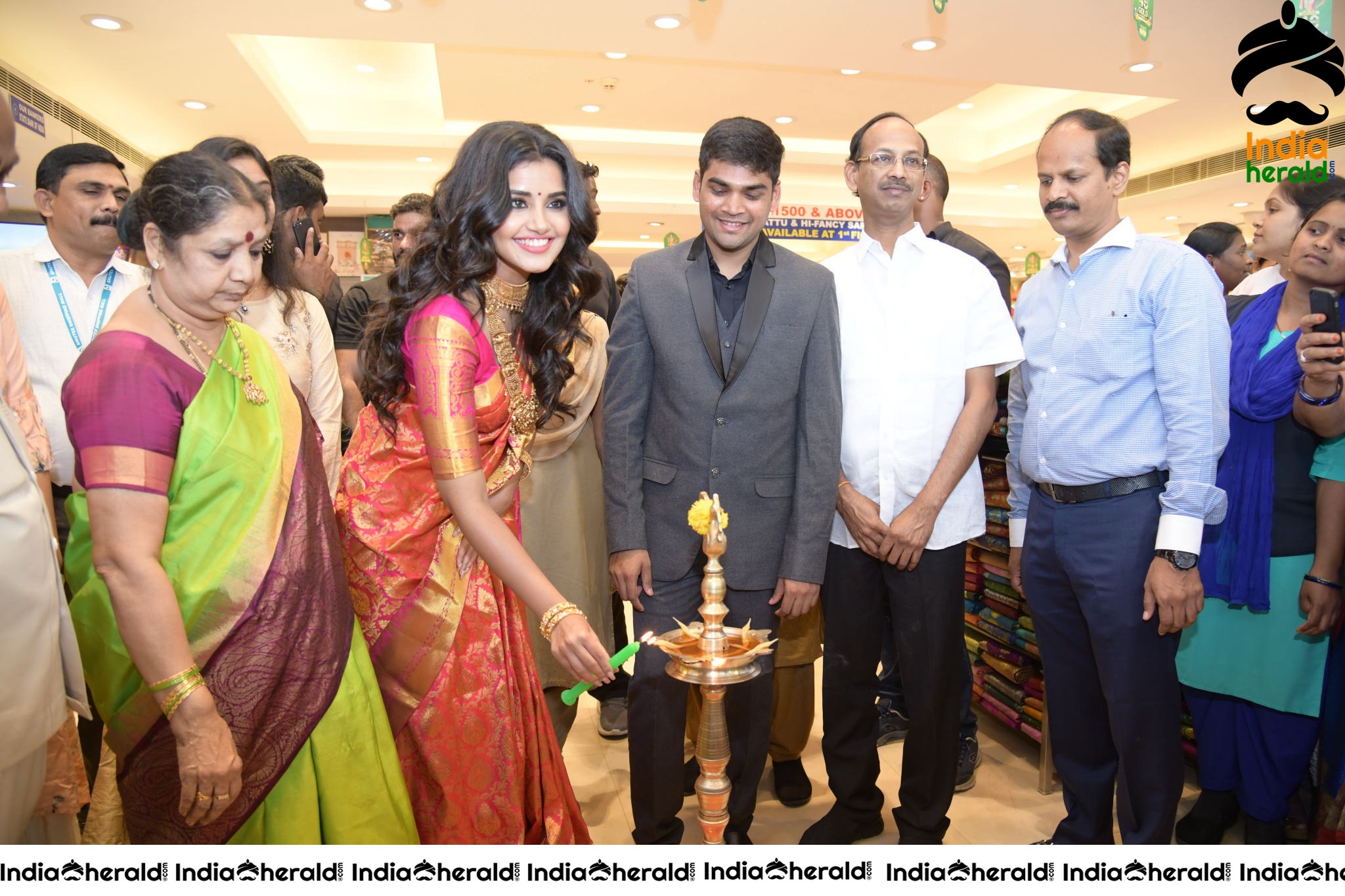 Anutex Shopping Mall Grand Festival Prizes And Collection Launched By Actress Anupama Parameswaran Set 1