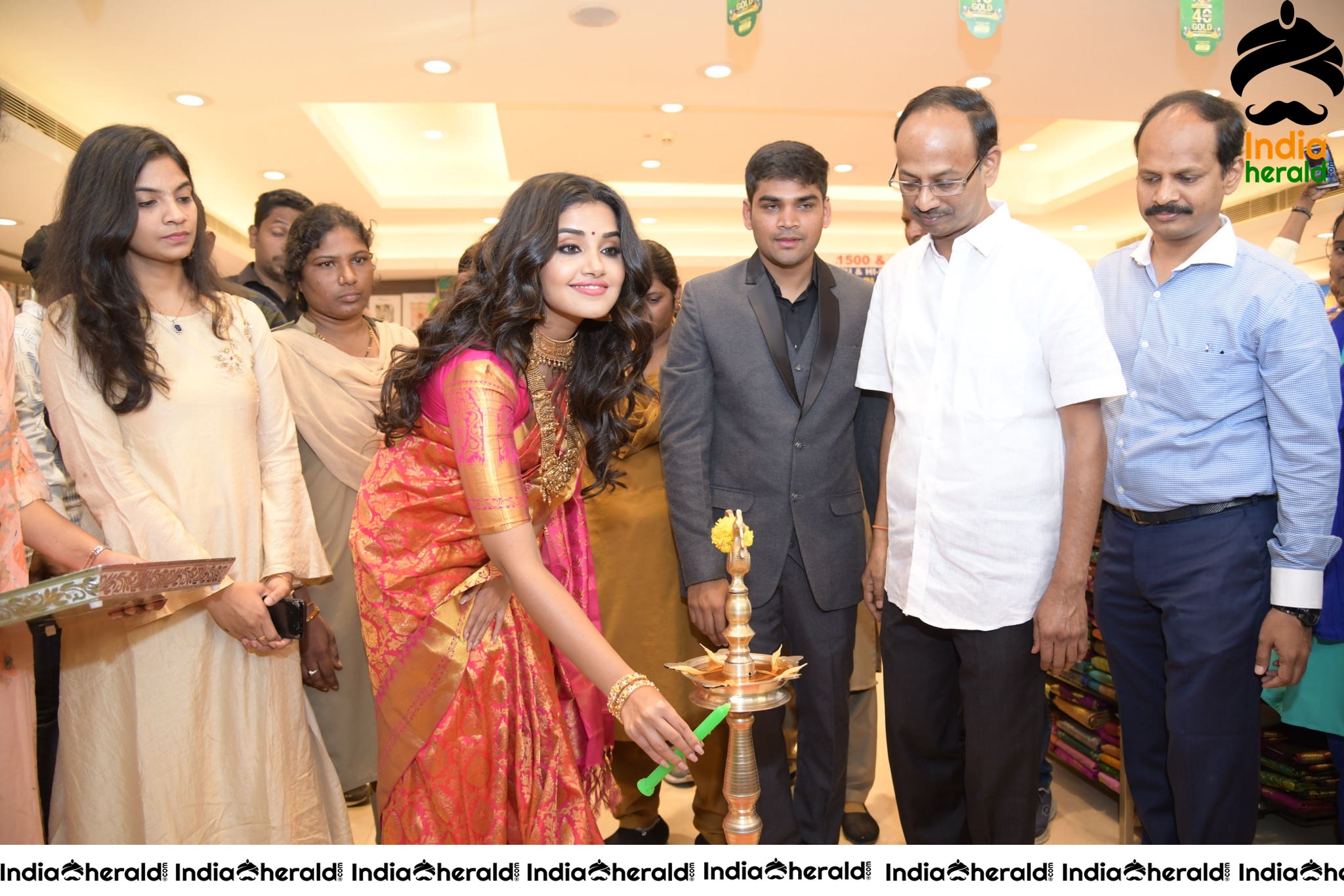 Anutex Shopping Mall Grand Festival Prizes And Collection Launched By Actress Anupama Parameswaran Set 1