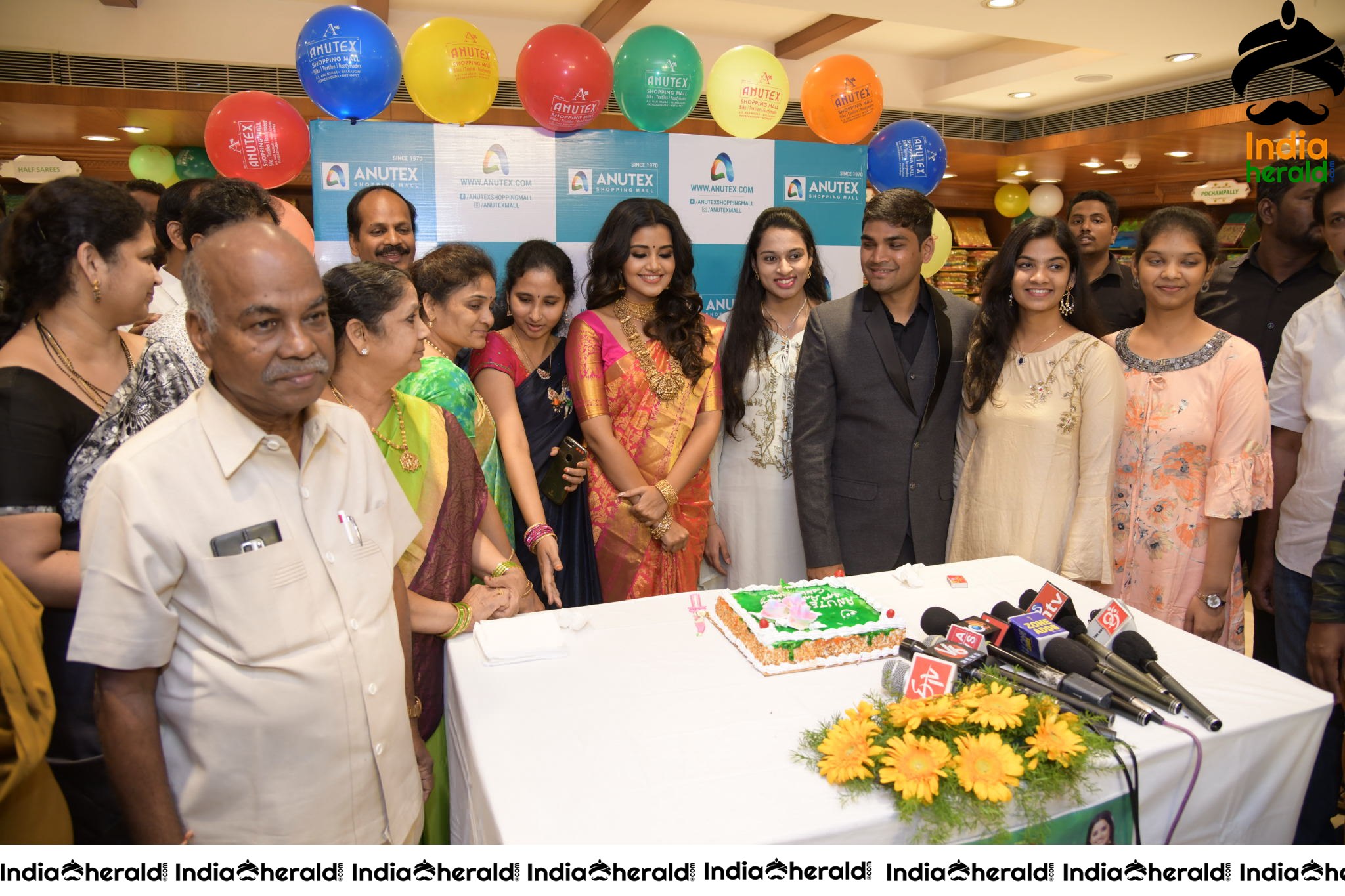 Anutex Shopping Mall Grand Festival Prizes And Collection Launched By Actress Anupama Parameswaran Set 3