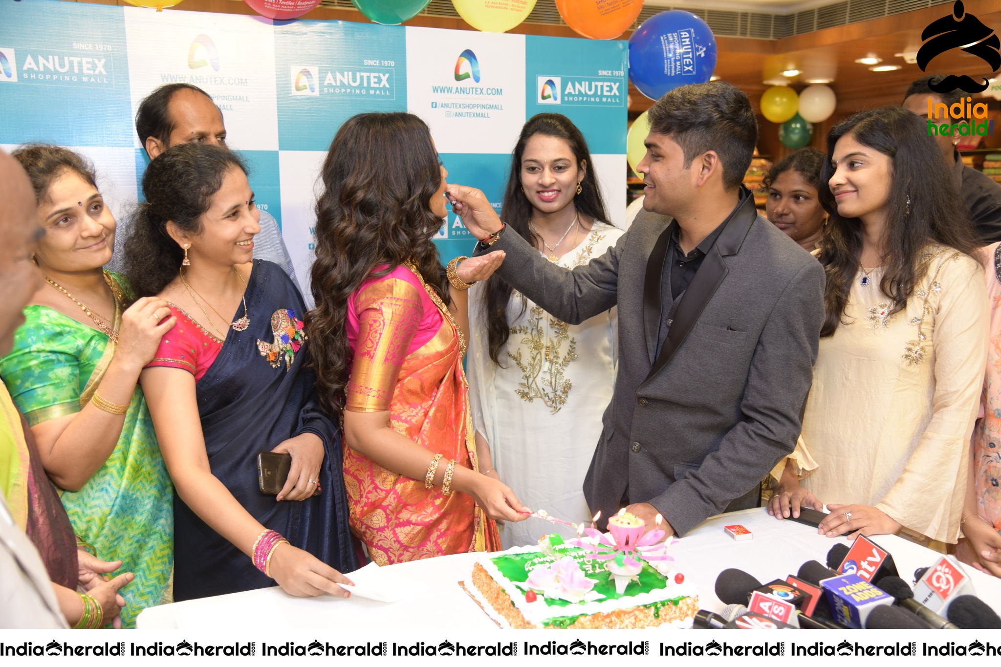 Anutex Shopping Mall Grand Festival Prizes And Collection Launched By Actress Anupama Parameswaran Set 3