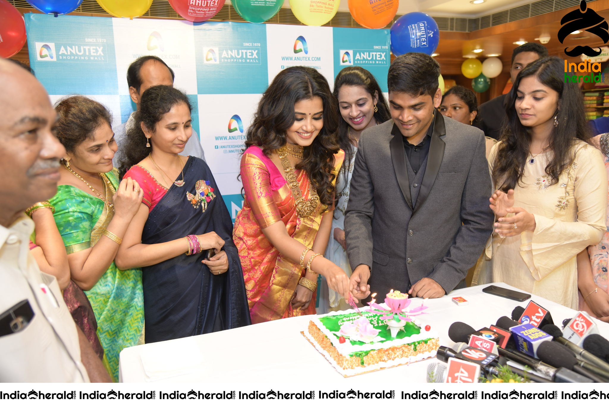 Anutex Shopping Mall Grand Festival Prizes And Collection Launched By Actress Anupama Parameswaran Set 3