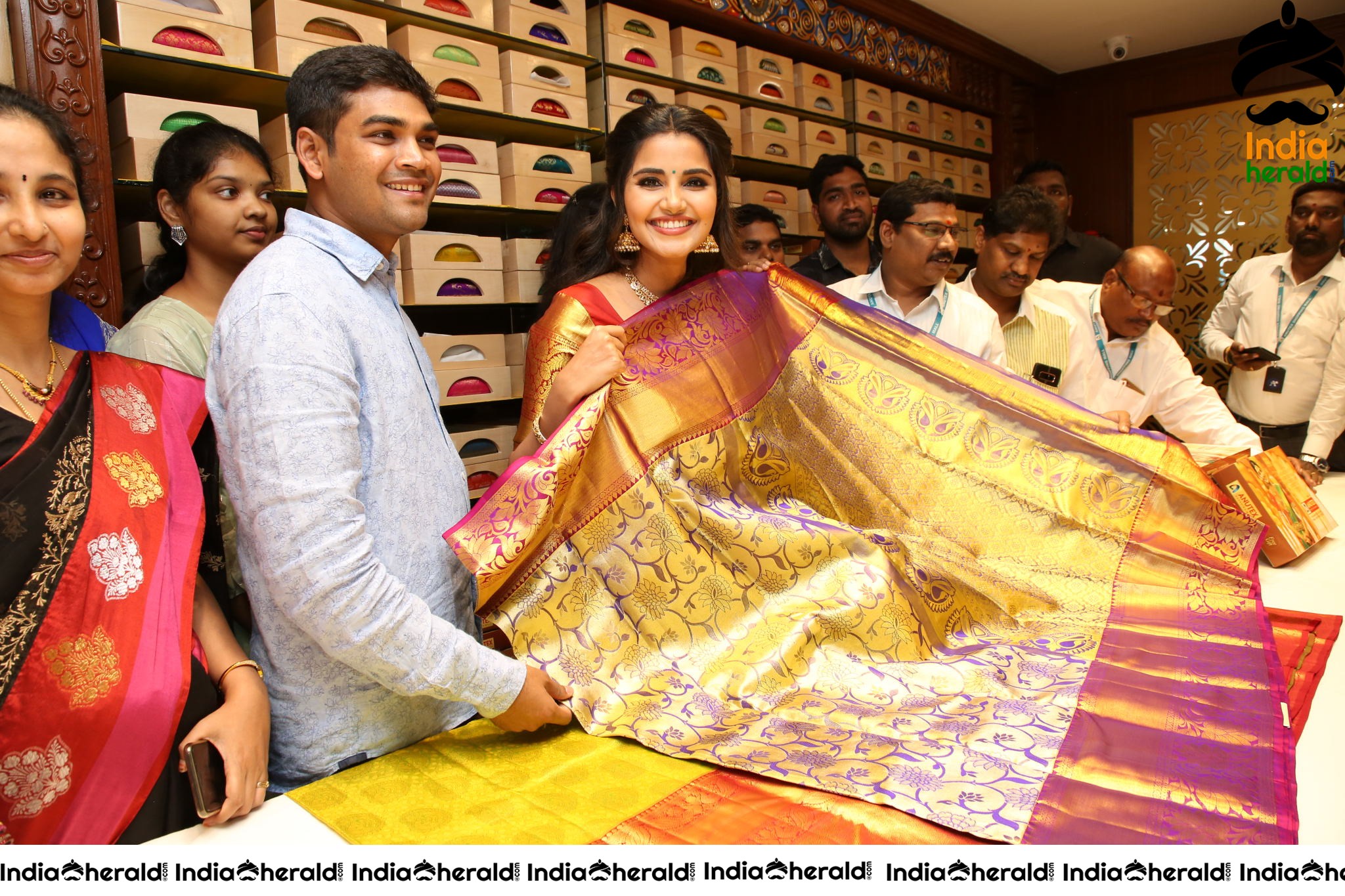 Anutex Shopping Mall Grand Festival Prizes And Collection Launched By Actress Anupama Parameswaran Set 5