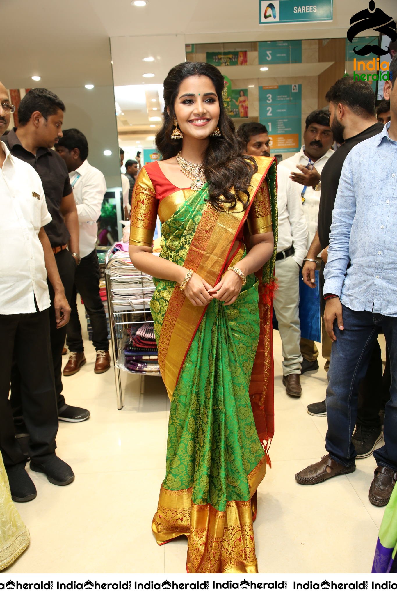 Anutex Shopping Mall Grand Festival Prizes And Collection Launched By Actress Anupama Parameswaran Set 5
