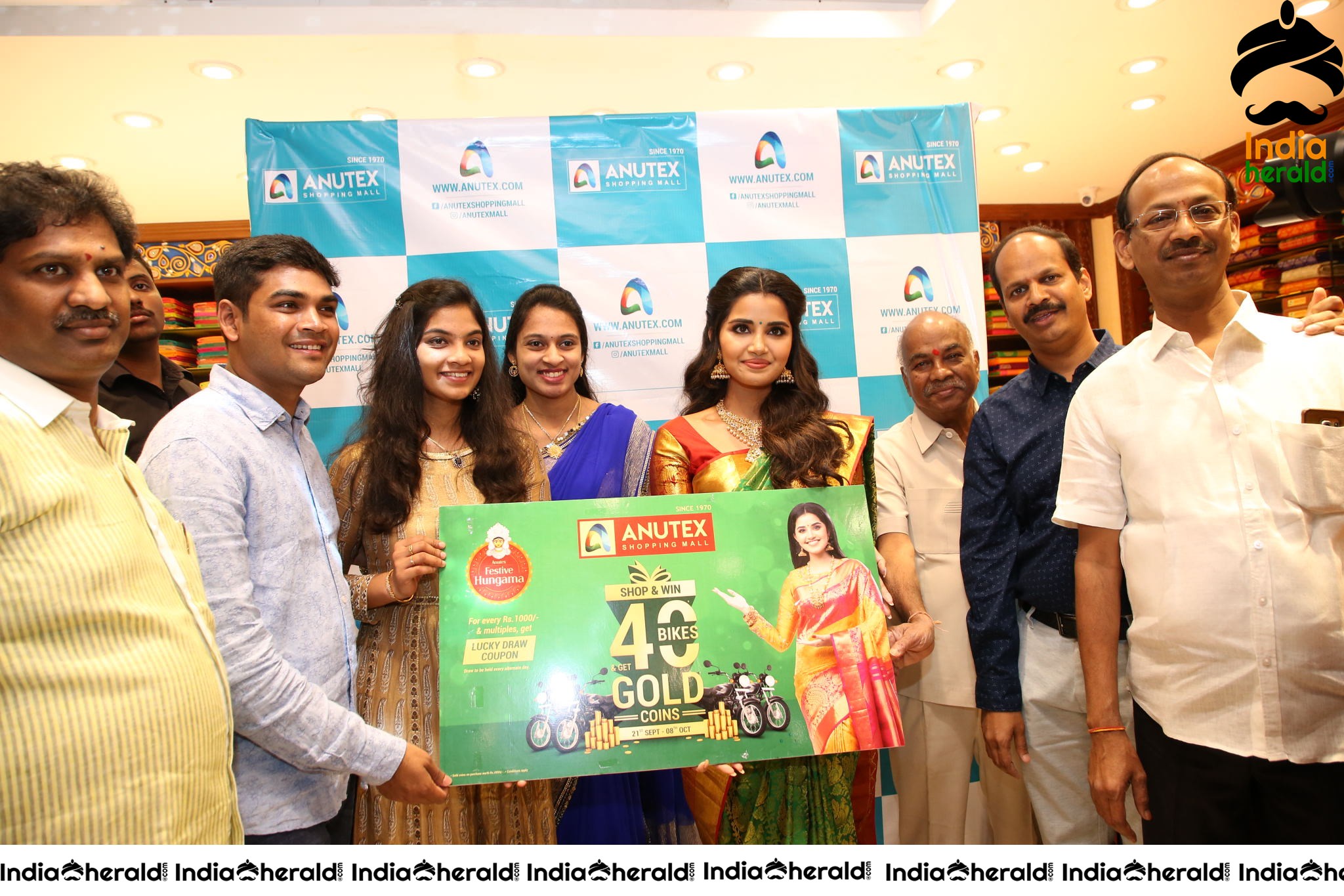 Anutex Shopping Mall Grand Festival Prizes And Collection Launched By Actress Anupama Parameswaran Set 5