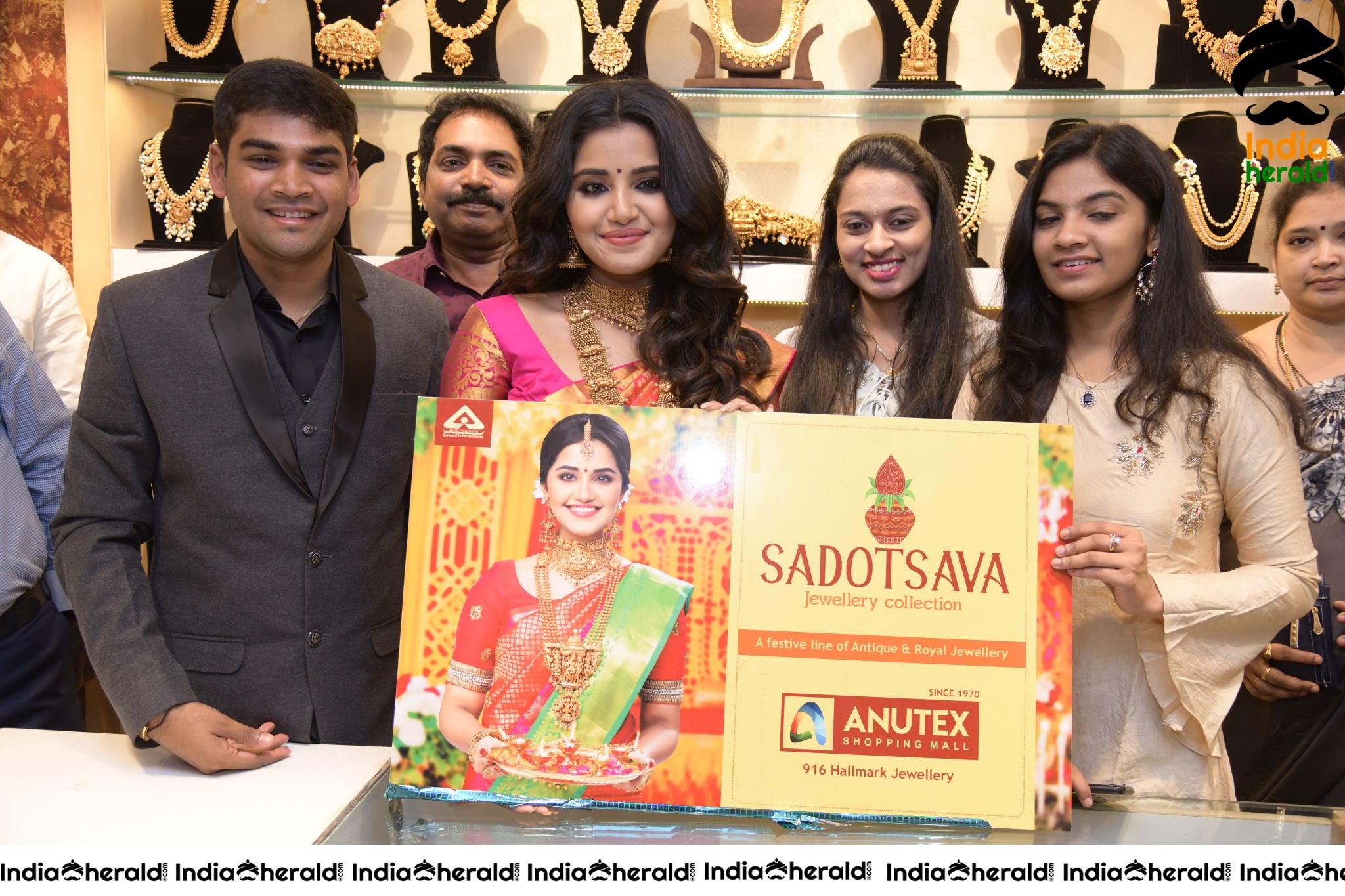 Anutex Shopping Mall Grand Festival Prizes Snd Collection Launched By Actress Anupama Parameswaran Set 2