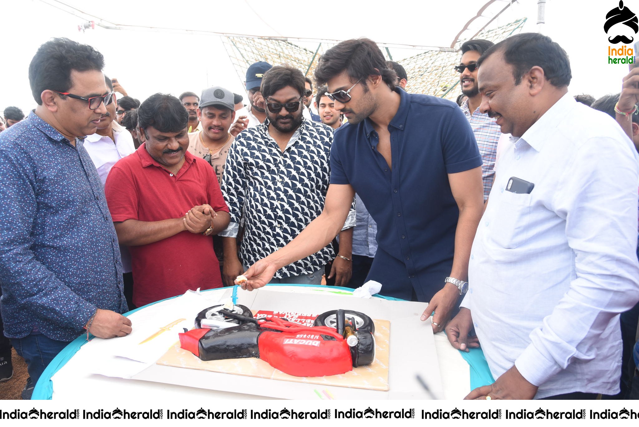Bellamkonda Sai Sreenivas Birthday Celebrations in the Sets of BSS8 Set 4