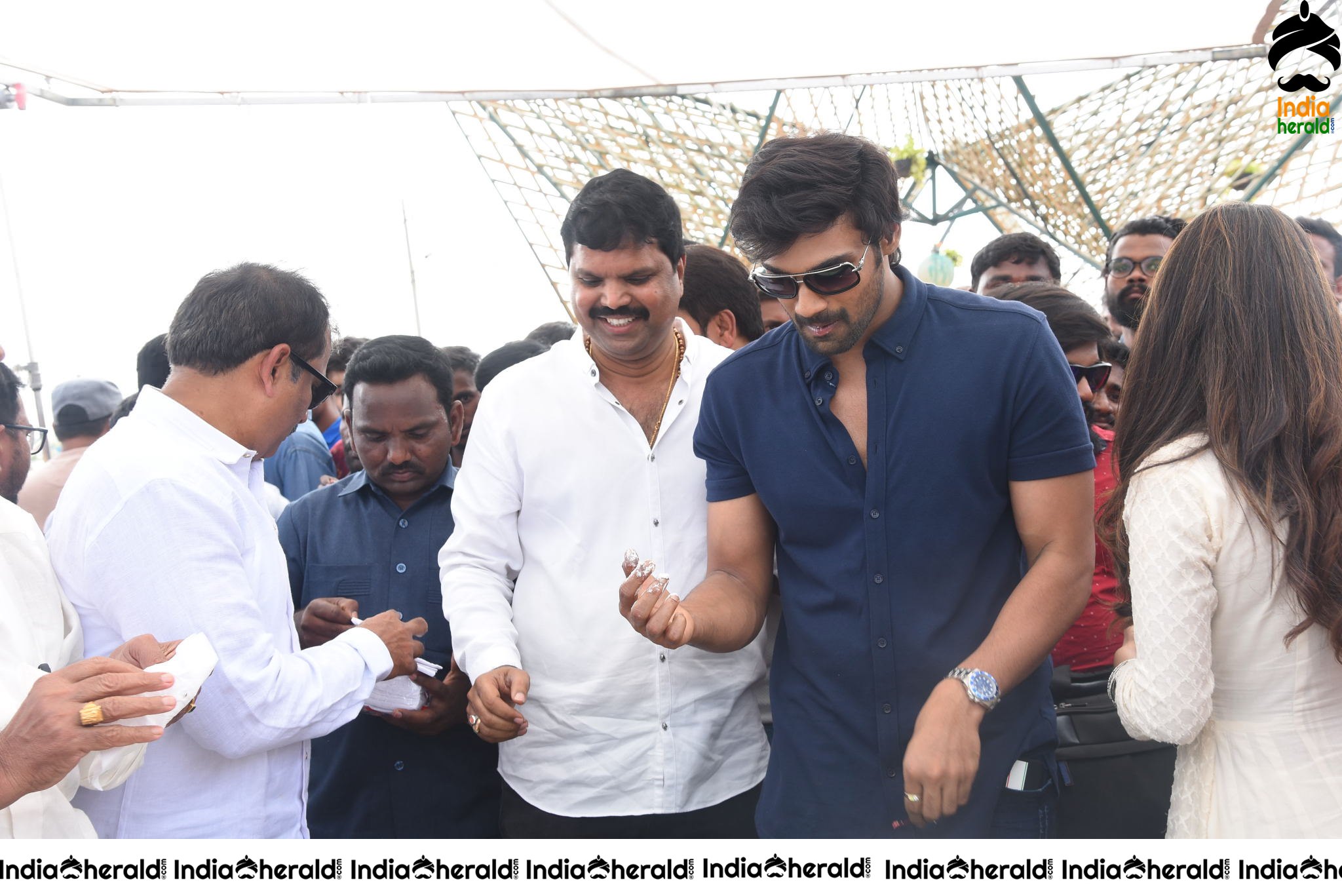 Bellamkonda Sai Sreenivas Birthday Celebrations in the Sets of BSS8 Set 4