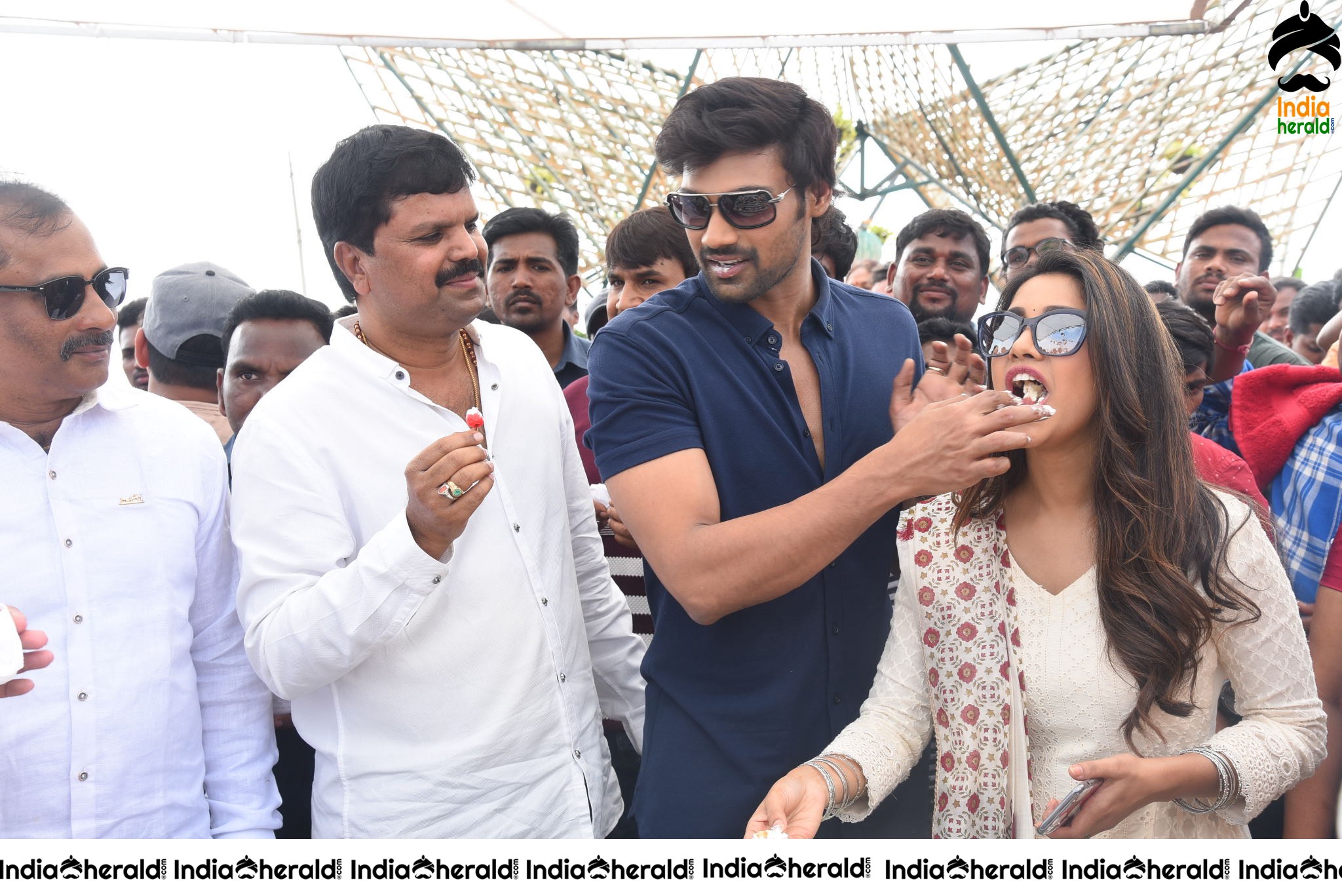 Bellamkonda Sai Sreenivas Birthday Celebrations in the Sets of BSS8 Set 4