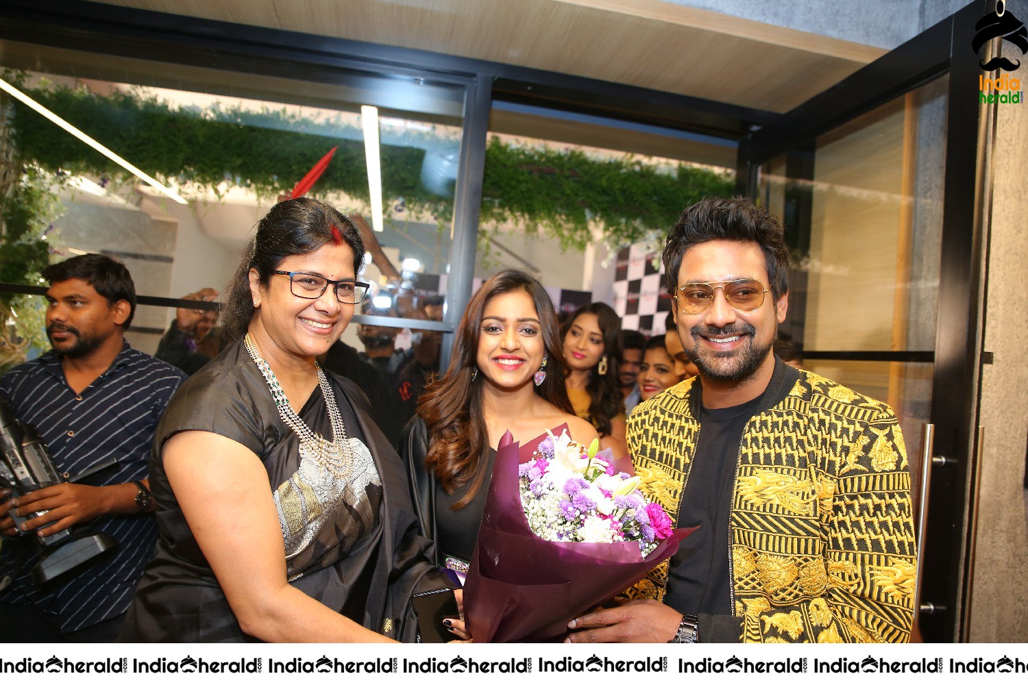 Bigg Boss celebs at Salon Hair Crush launch Set 4