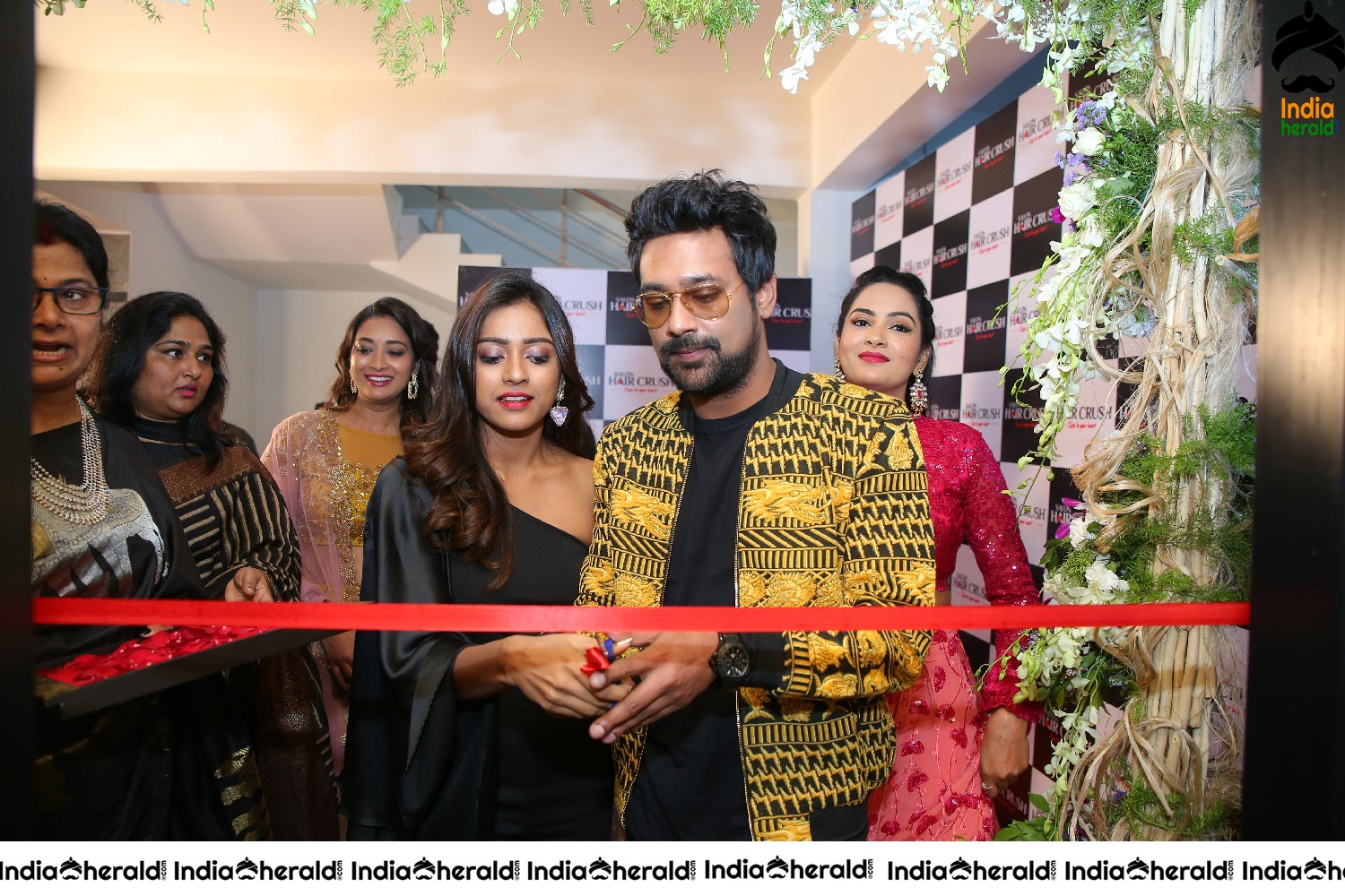 Bigg Boss celebs at Salon Hair Crush launch Set 4