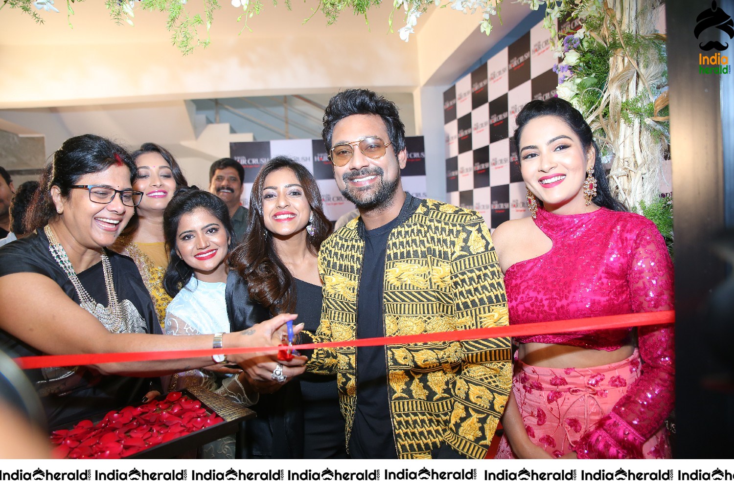 Bigg Boss celebs at Salon Hair Crush launch Set 4