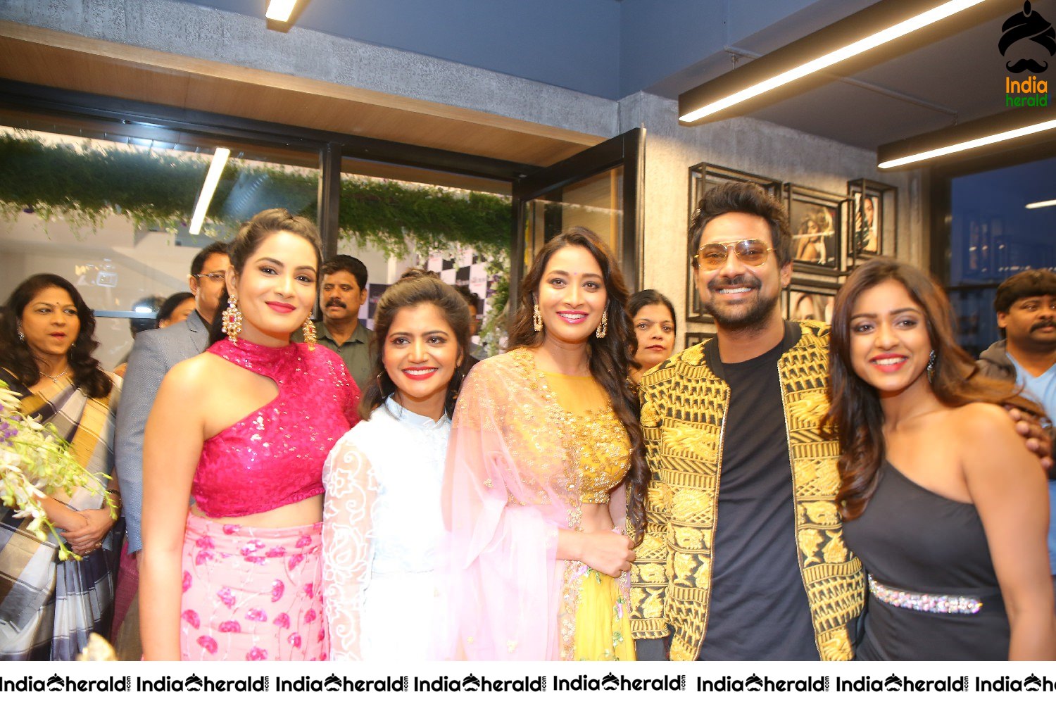 Bigg Boss celebs at Salon Hair Crush launch Set 5