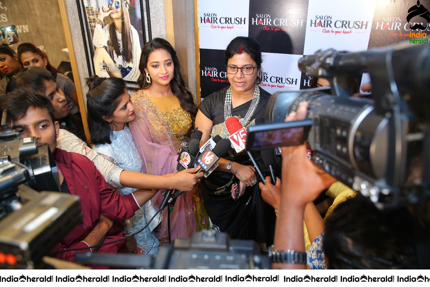 Bigg Boss celebs at Salon Hair Crush launch Set 5