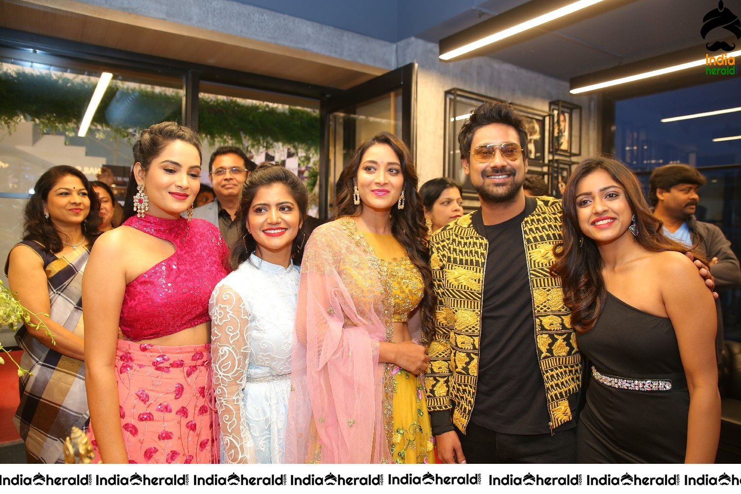 Bigg Boss celebs at Salon Hair Crush launch Set 5