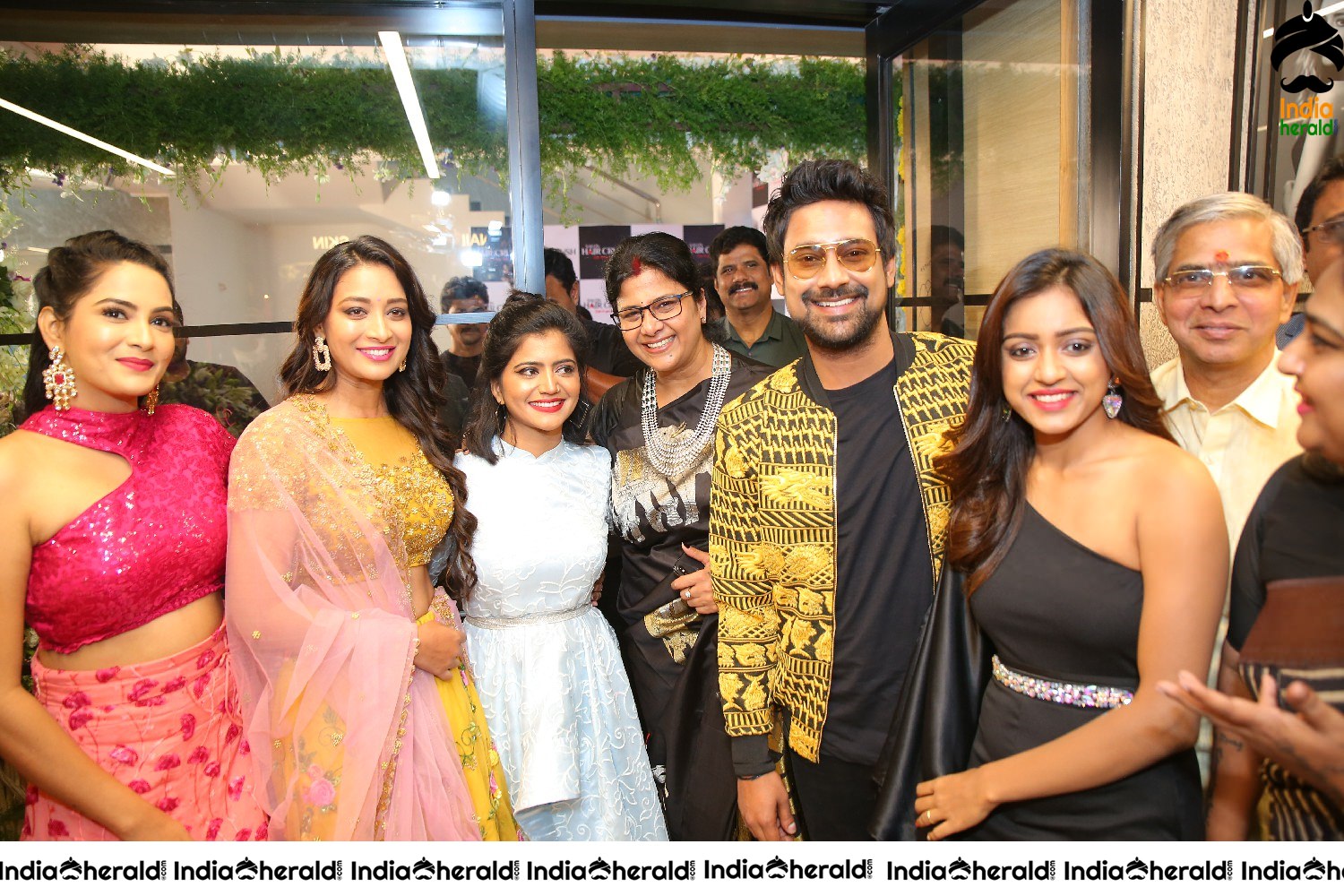 Bigg Boss celebs at Salon Hair Crush launch Set 5