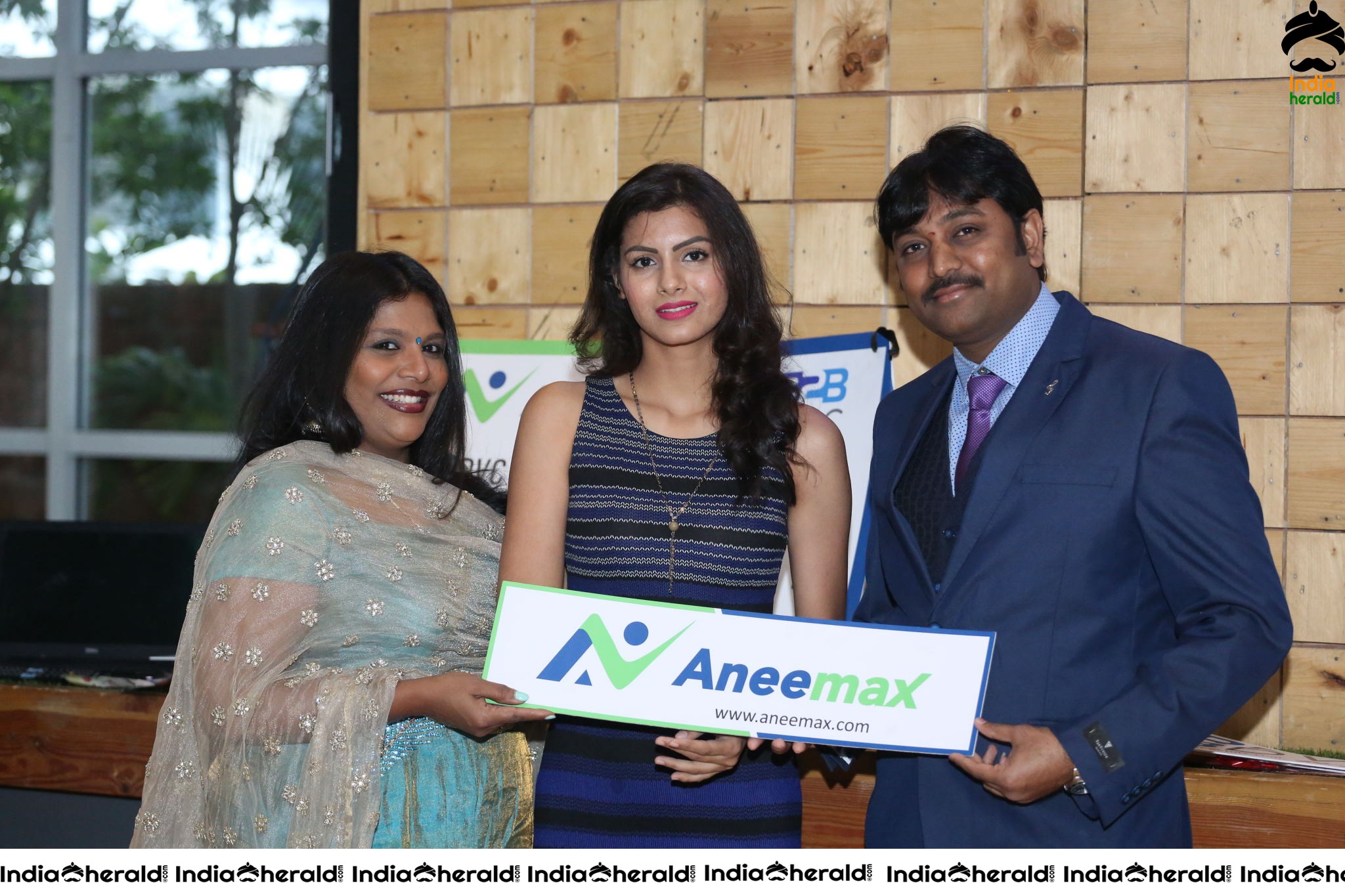 Boolywood Actress Juhee Khan Grand Launched Aneemax Digital Business Card Set 2
