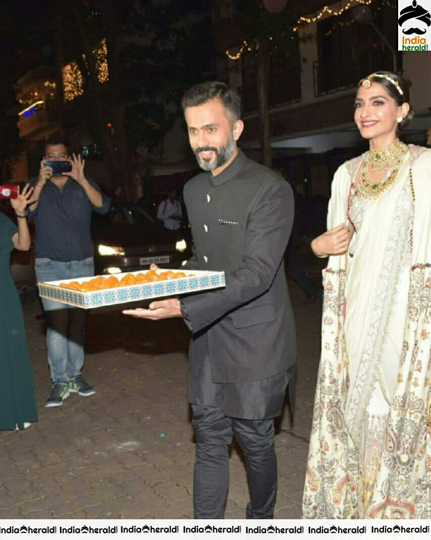 Celebs At Anil Kappor Diwali Party At His Home In Juhu Gallery Set 1