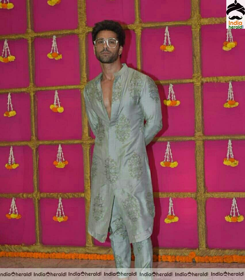 Celebs At Diwali Party Of Krishna Kumar Tanya Kumar And Guru Randhawa Stills