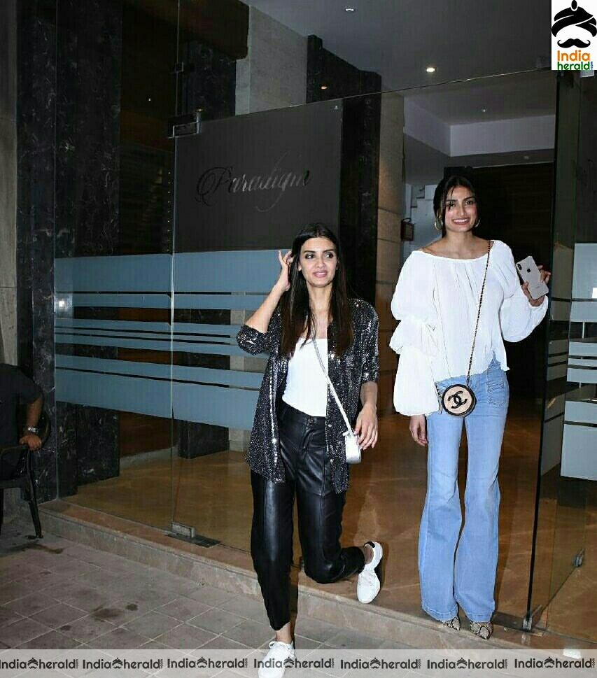 Celebs at Rohini Iyer Party At Her House In Khar set 3