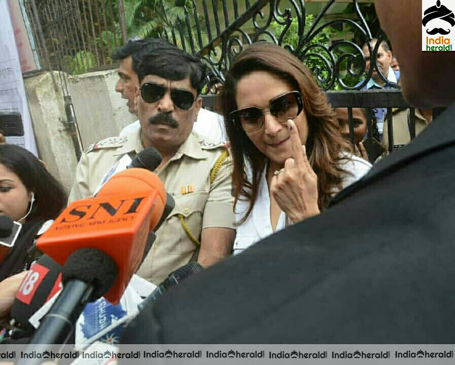 Celebs Ink Their Vote for Maharashtra Elections Set 2