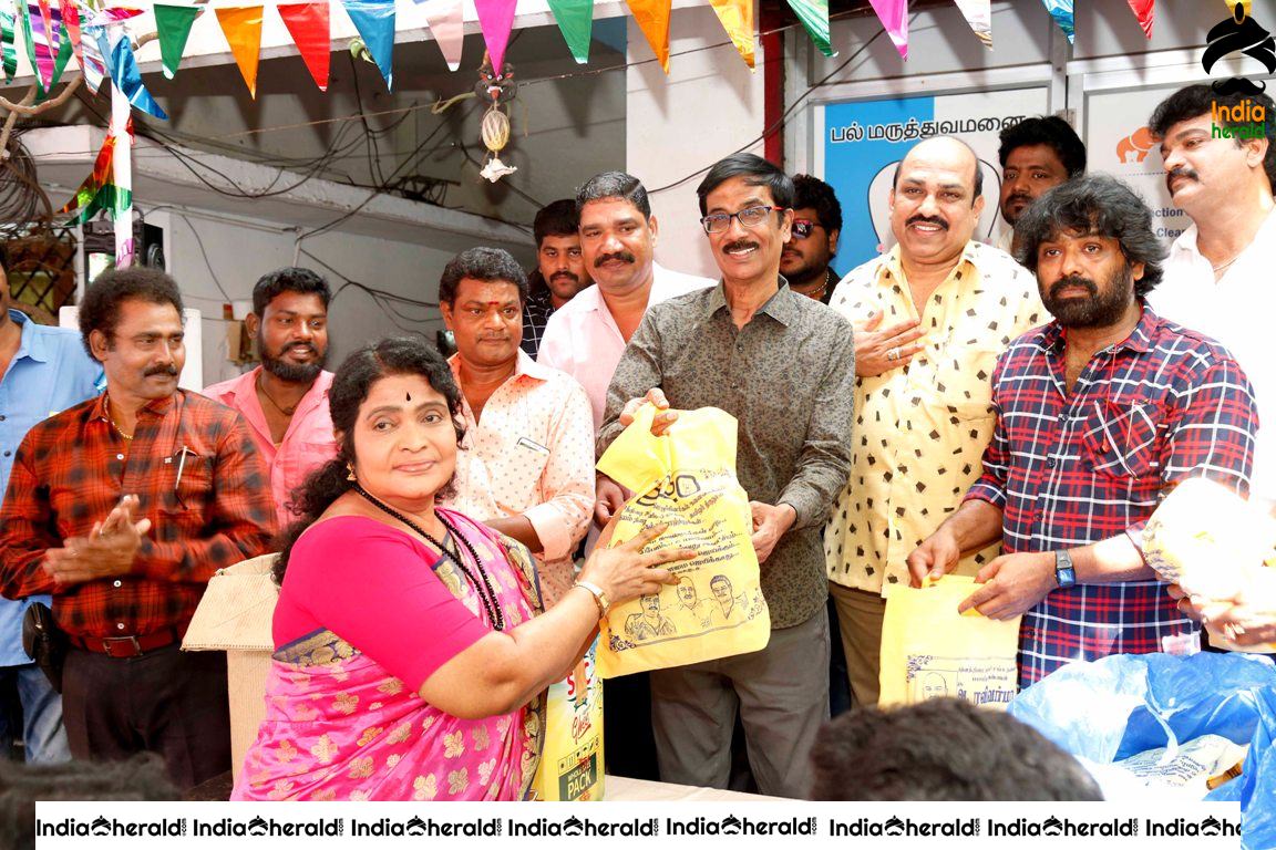 ChinnaThirai Actors distribute Free Dresses to the Poor and Needy